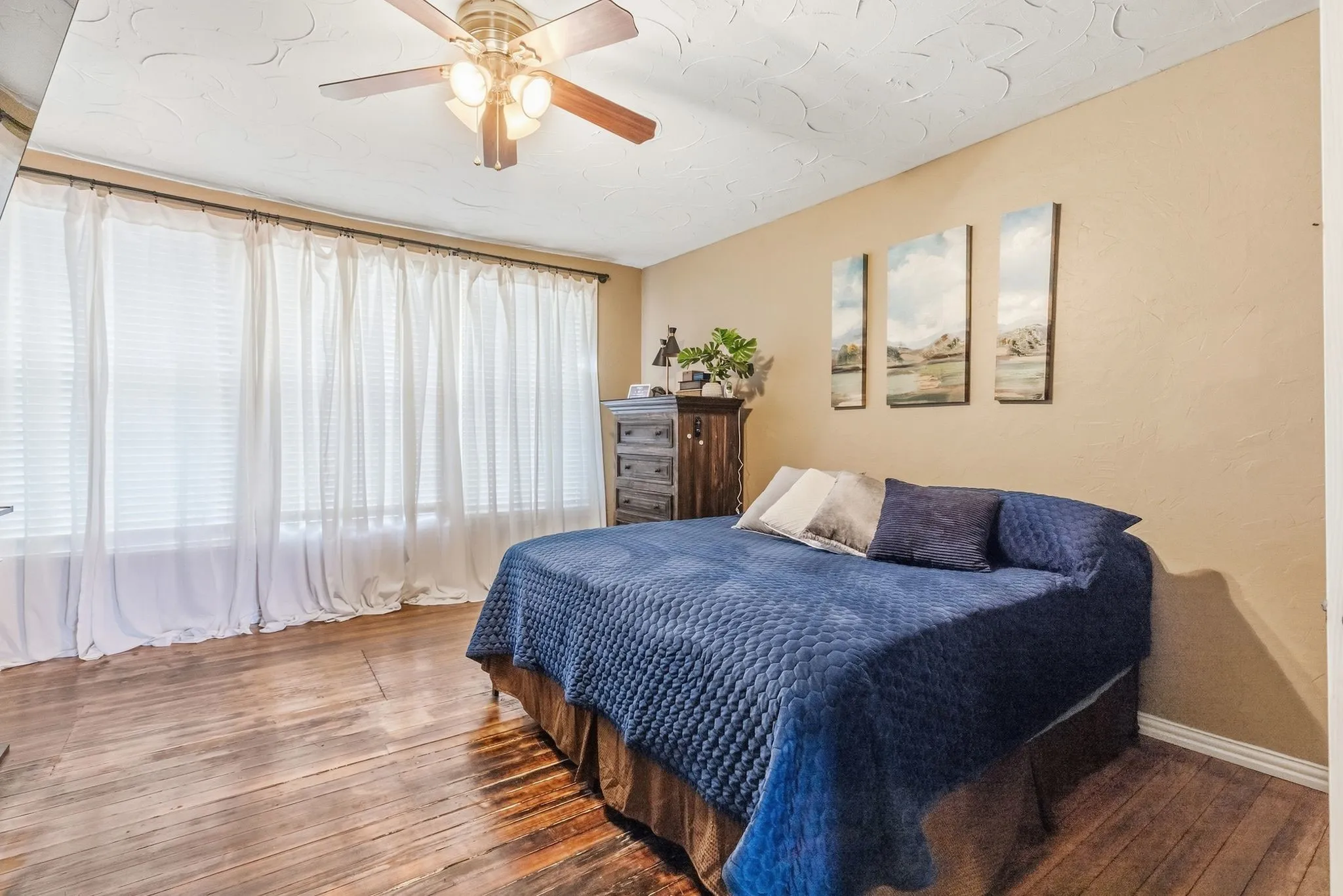 Single Family Residence For Sale in Hunt County , 1507 Park Street, Greenville, Texas 75401, 5 Bedroom, 4 Bathroom, Garage spaces, 5,283 Sqft, built in 1925, mls#21389025, Real Estate Agent in Greenville, Homes For Sale in Hunt county, Homes For Sale in Greenville, Realtor in Greenville Texas, Real Estate Brokerage Independent Realty Texas, Luminita Cordes Realtor