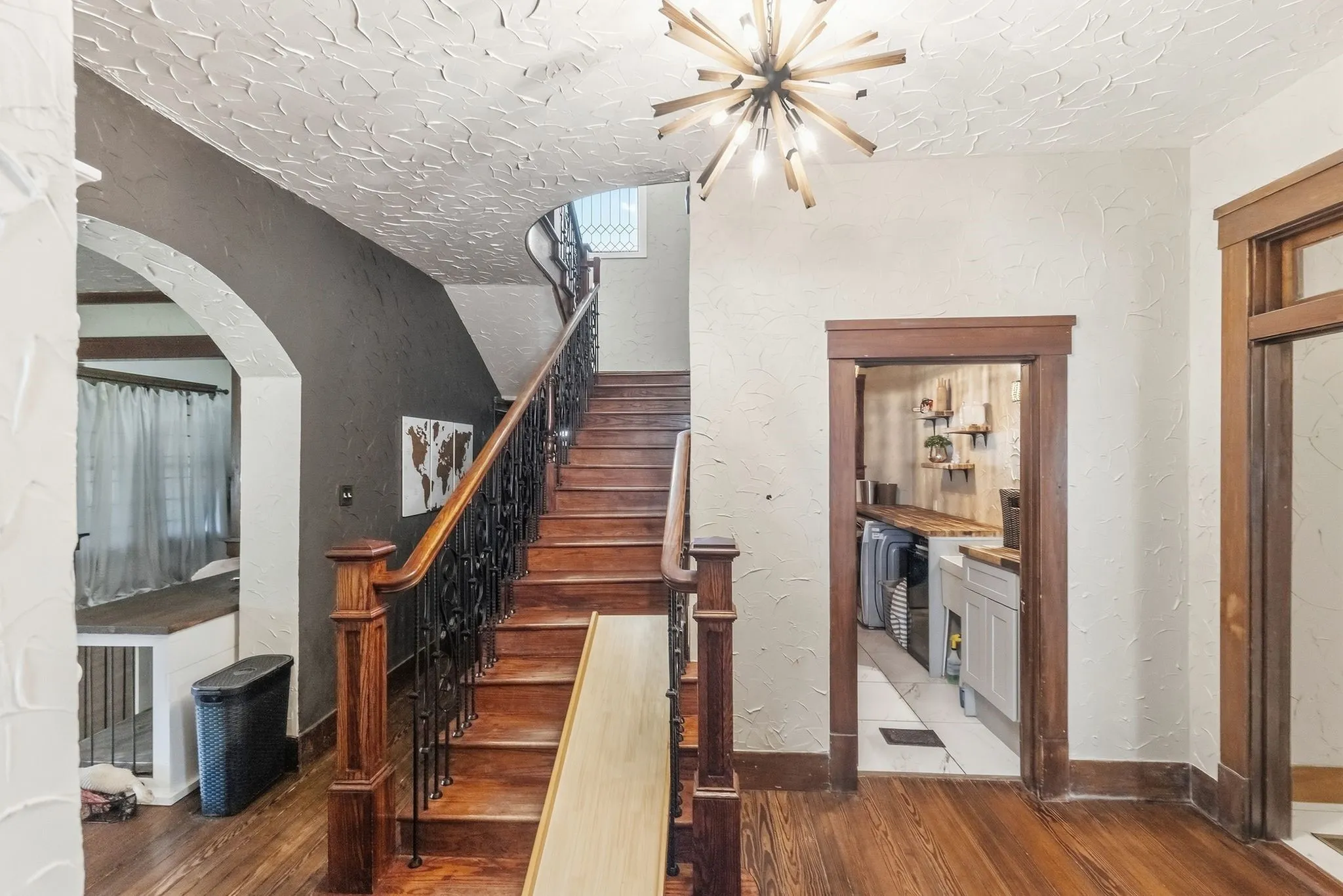 Single Family Residence For Sale in Hunt County , 1507 Park Street, Greenville, Texas 75401, 5 Bedroom, 4 Bathroom, Garage spaces, 5,283 Sqft, built in 1925, mls#21389025, Real Estate Agent in Greenville, Homes For Sale in Hunt county, Homes For Sale in Greenville, Realtor in Greenville Texas, Real Estate Brokerage Independent Realty Texas, Luminita Cordes Realtor
