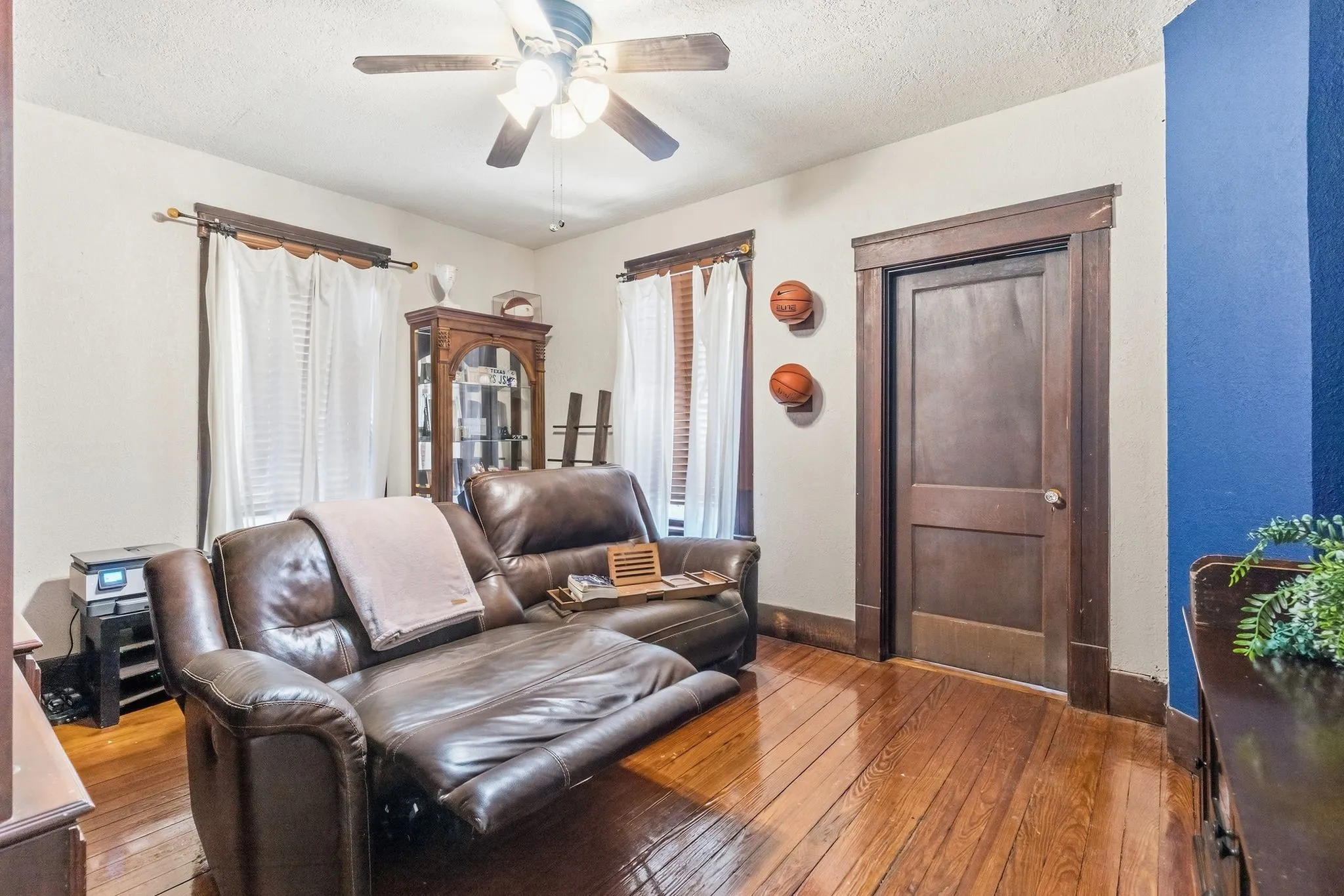 Single Family Residence For Sale in Hunt County , 1507 Park Street, Greenville, Texas 75401, 5 Bedroom, 4 Bathroom, Garage spaces, 5,283 Sqft, built in 1925, mls#21389025, Real Estate Agent in Greenville, Homes For Sale in Hunt county, Homes For Sale in Greenville, Realtor in Greenville Texas, Real Estate Brokerage Independent Realty Texas, Luminita Cordes Realtor