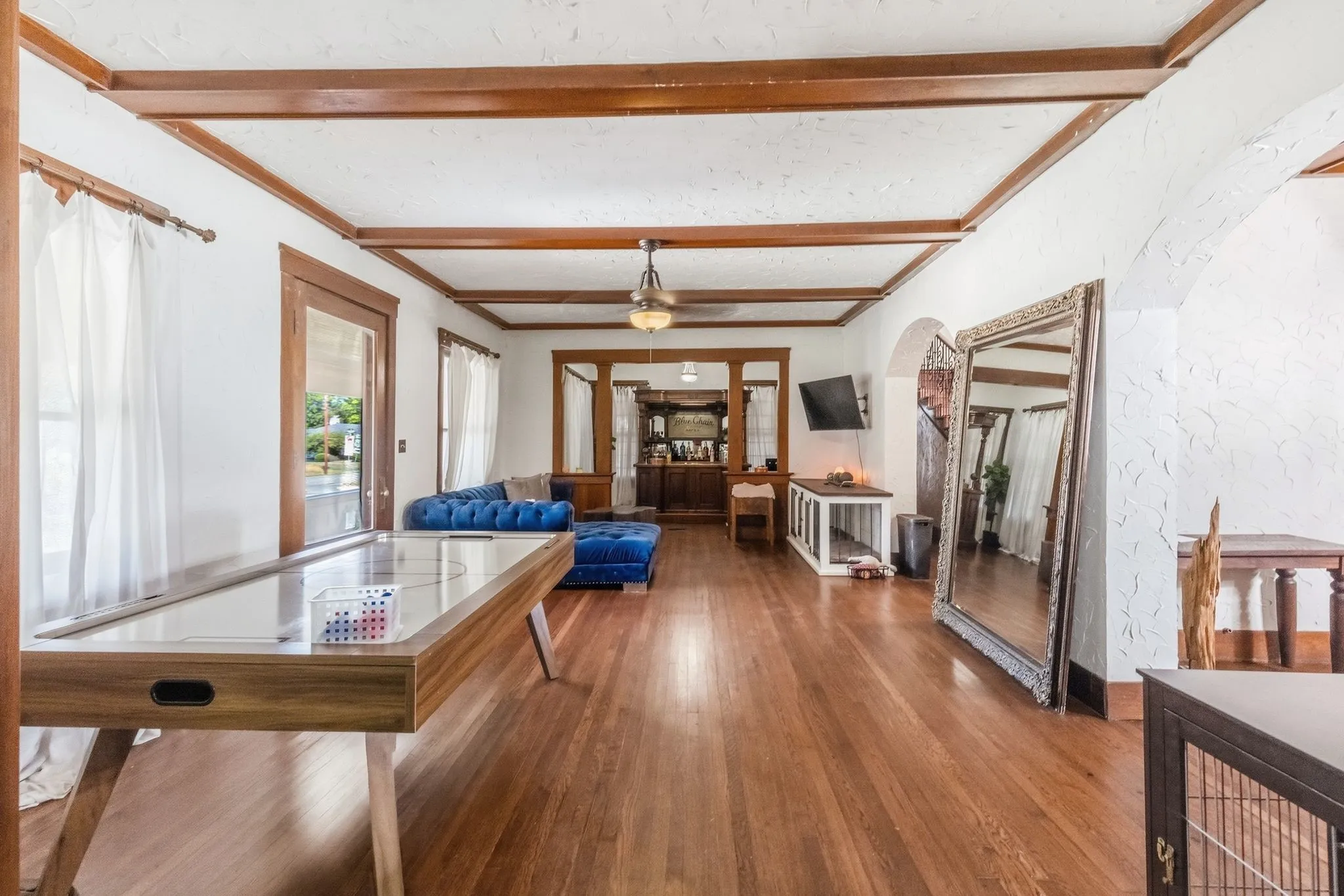 Single Family Residence For Sale in Hunt County , 1507 Park Street, Greenville, Texas 75401, 5 Bedroom, 4 Bathroom, Garage spaces, 5,283 Sqft, built in 1925, mls#21389025, Real Estate Agent in Greenville, Homes For Sale in Hunt county, Homes For Sale in Greenville, Realtor in Greenville Texas, Real Estate Brokerage Independent Realty Texas, Luminita Cordes Realtor