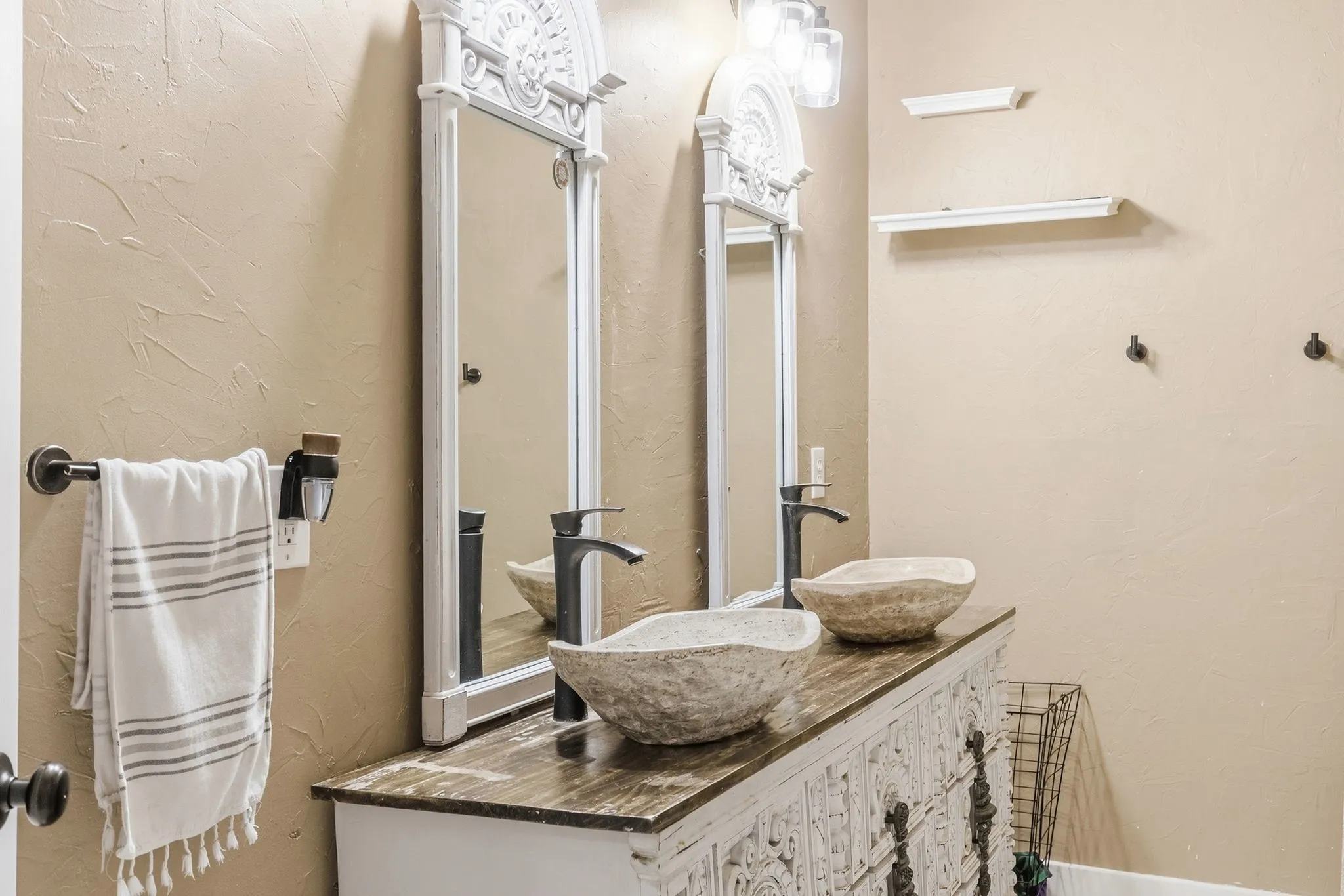 Single Family Residence For Sale in Hunt County , 1507 Park Street, Greenville, Texas 75401, 5 Bedroom, 4 Bathroom, Garage spaces, 5,283 Sqft, built in 1925, mls#21389025, Real Estate Agent in Greenville, Homes For Sale in Hunt county, Homes For Sale in Greenville, Realtor in Greenville Texas, Real Estate Brokerage Independent Realty Texas, Luminita Cordes Realtor