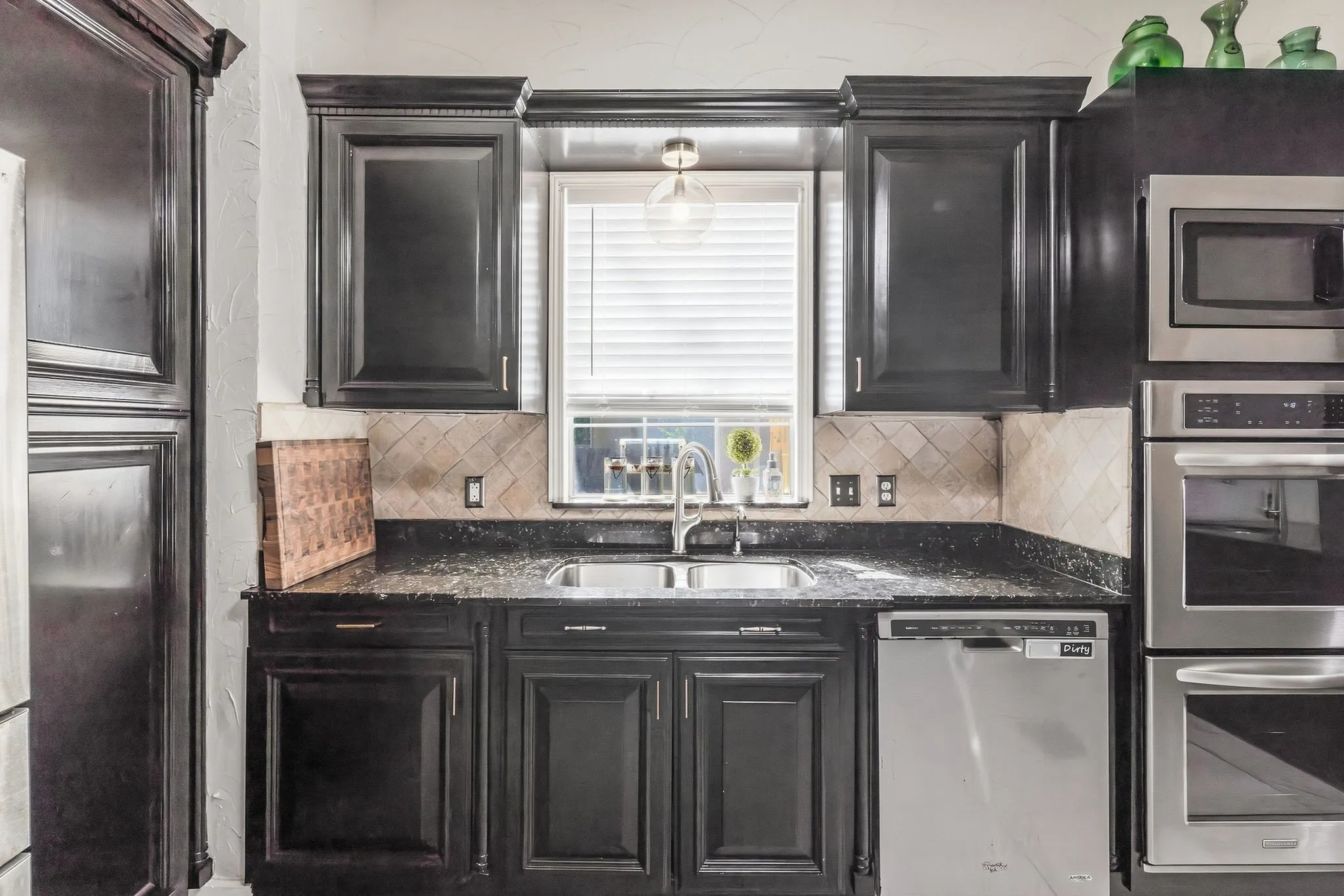 Single Family Residence For Sale in Hunt County , 1507 Park Street, Greenville, Texas 75401, 5 Bedroom, 4 Bathroom, Garage spaces, 5,283 Sqft, built in 1925, mls#21389025, Real Estate Agent in Greenville, Homes For Sale in Hunt county, Homes For Sale in Greenville, Realtor in Greenville Texas, Real Estate Brokerage Independent Realty Texas, Luminita Cordes Realtor