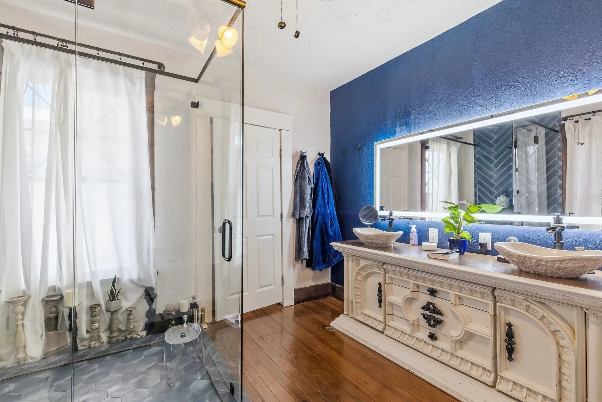 Single Family Residence For Sale in Hunt County , 1507 Park Street, Greenville, Texas 75401, 5 Bedroom, 4 Bathroom, Garage spaces, 5,283 Sqft, built in 1925, mls#21389025, Real Estate Agent in Greenville, Homes For Sale in Hunt county, Homes For Sale in Greenville, Realtor in Greenville Texas, Real Estate Brokerage Independent Realty Texas, Luminita Cordes Realtor
