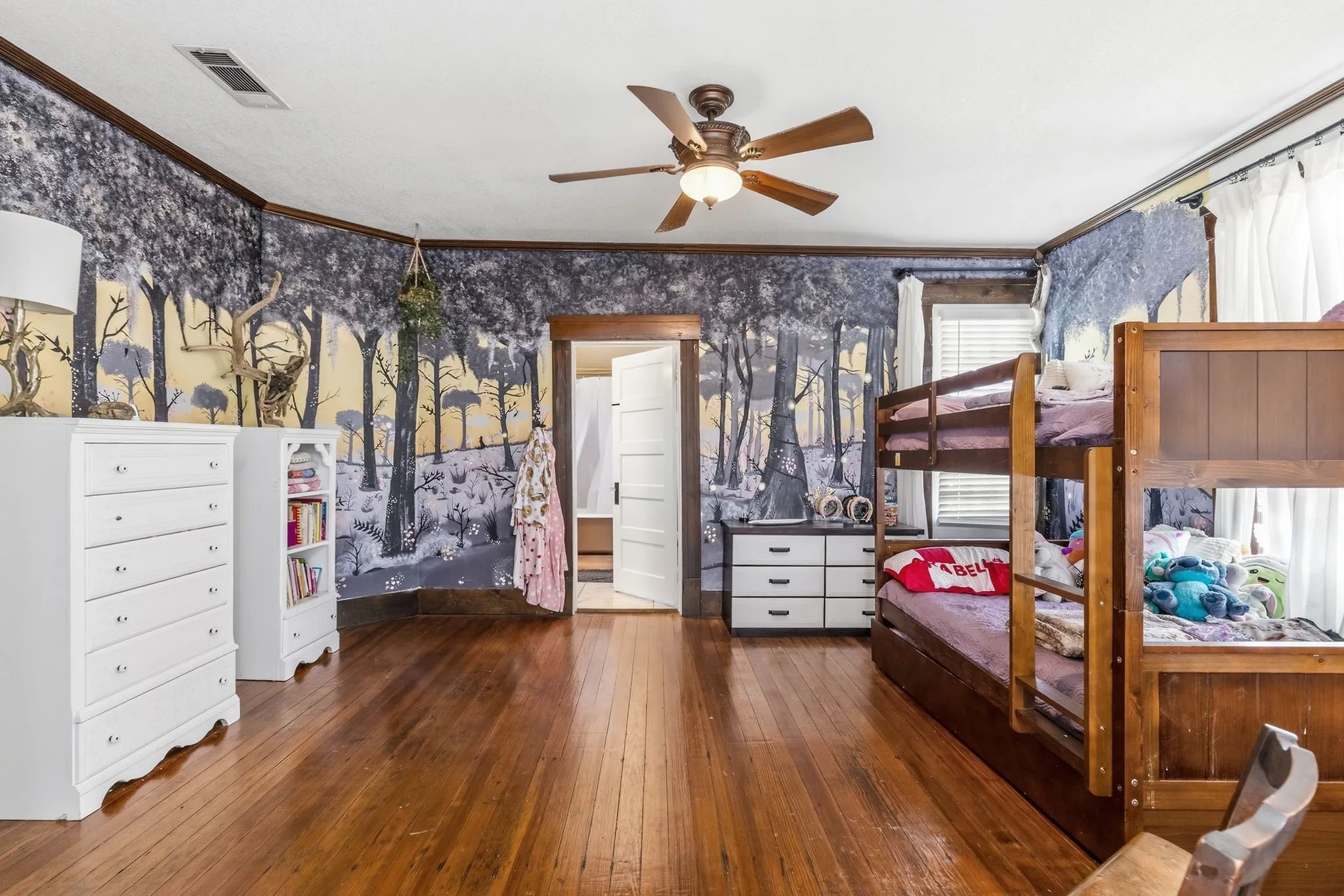 Single Family Residence For Sale in Hunt County , 1507 Park Street, Greenville, Texas 75401, 5 Bedroom, 4 Bathroom, Garage spaces, 5,283 Sqft, built in 1925, mls#21389025, Real Estate Agent in Greenville, Homes For Sale in Hunt county, Homes For Sale in Greenville, Realtor in Greenville Texas, Real Estate Brokerage Independent Realty Texas, Luminita Cordes Realtor