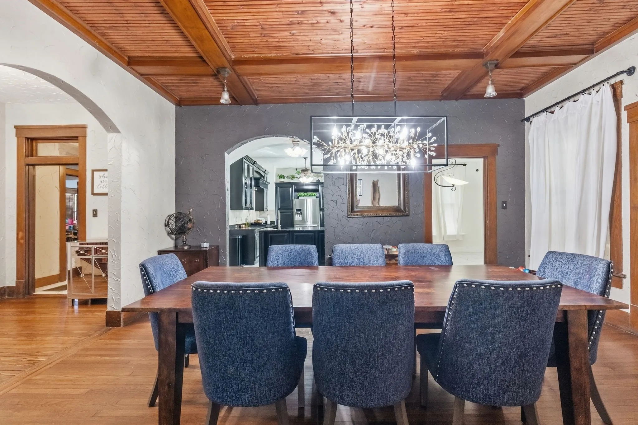 Single Family Residence For Sale in Hunt County , 1507 Park Street, Greenville, Texas 75401, 5 Bedroom, 4 Bathroom, Garage spaces, 5,283 Sqft, built in 1925, mls#21389025, Real Estate Agent in Greenville, Homes For Sale in Hunt county, Homes For Sale in Greenville, Realtor in Greenville Texas, Real Estate Brokerage Independent Realty Texas, Luminita Cordes Realtor