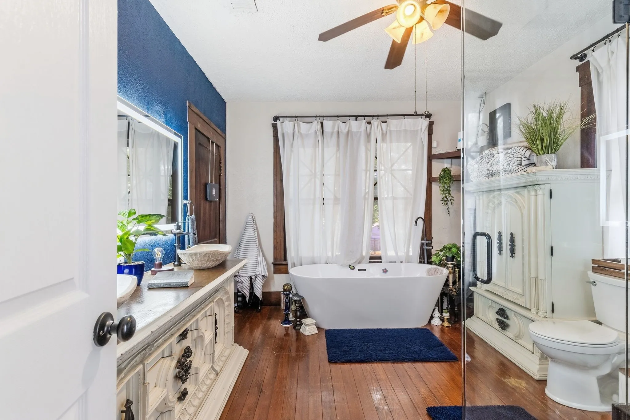 Single Family Residence For Sale in Hunt County , 1507 Park Street, Greenville, Texas 75401, 5 Bedroom, 4 Bathroom, Garage spaces, 5,283 Sqft, built in 1925, mls#21389025, Real Estate Agent in Greenville, Homes For Sale in Hunt county, Homes For Sale in Greenville, Realtor in Greenville Texas, Real Estate Brokerage Independent Realty Texas, Luminita Cordes Realtor