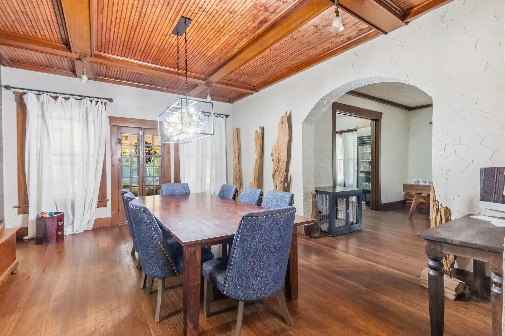 Single Family Residence For Sale in Hunt County , 1507 Park Street, Greenville, Texas 75401, 5 Bedroom, 4 Bathroom, Garage spaces, 5,283 Sqft, built in 1925, mls#21389025, Real Estate Agent in Greenville, Homes For Sale in Hunt county, Homes For Sale in Greenville, Realtor in Greenville Texas, Real Estate Brokerage Independent Realty Texas, Luminita Cordes Realtor