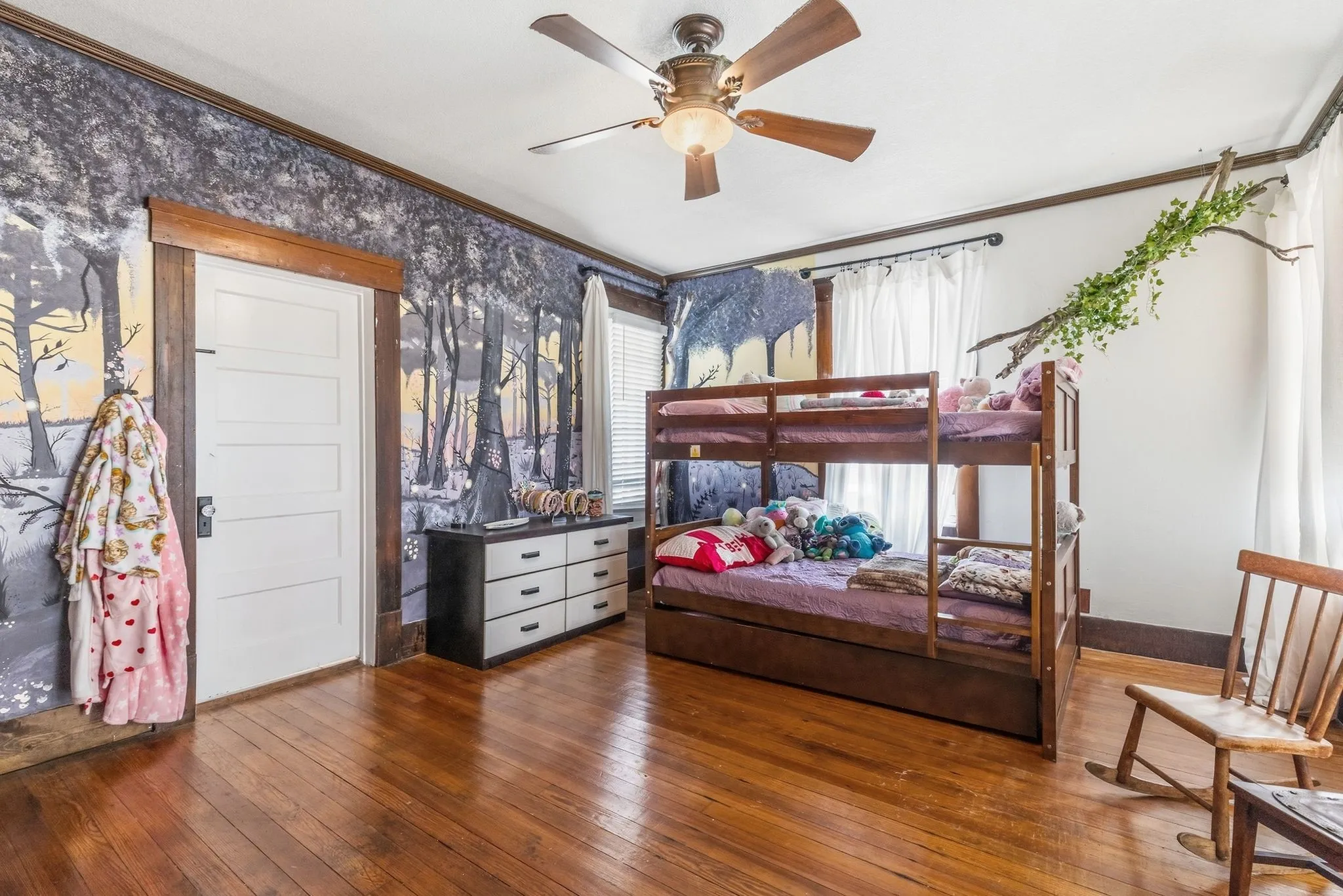 Single Family Residence For Sale in Hunt County , 1507 Park Street, Greenville, Texas 75401, 5 Bedroom, 4 Bathroom, Garage spaces, 5,283 Sqft, built in 1925, mls#21389025, Real Estate Agent in Greenville, Homes For Sale in Hunt county, Homes For Sale in Greenville, Realtor in Greenville Texas, Real Estate Brokerage Independent Realty Texas, Luminita Cordes Realtor