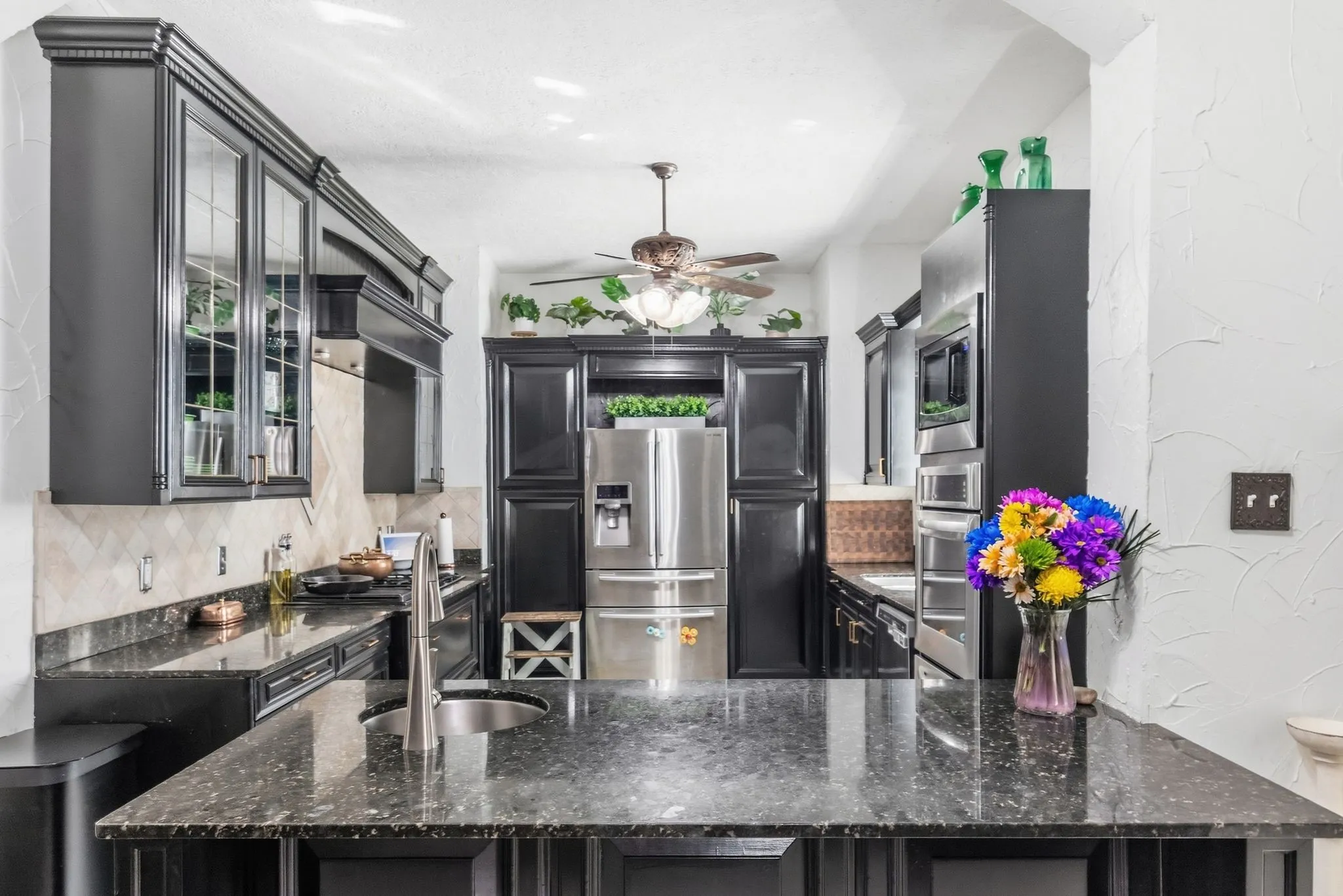 Single Family Residence For Sale in Hunt County , 1507 Park Street, Greenville, Texas 75401, 5 Bedroom, 4 Bathroom, Garage spaces, 5,283 Sqft, built in 1925, mls#21389025, Real Estate Agent in Greenville, Homes For Sale in Hunt county, Homes For Sale in Greenville, Realtor in Greenville Texas, Real Estate Brokerage Independent Realty Texas, Luminita Cordes Realtor
