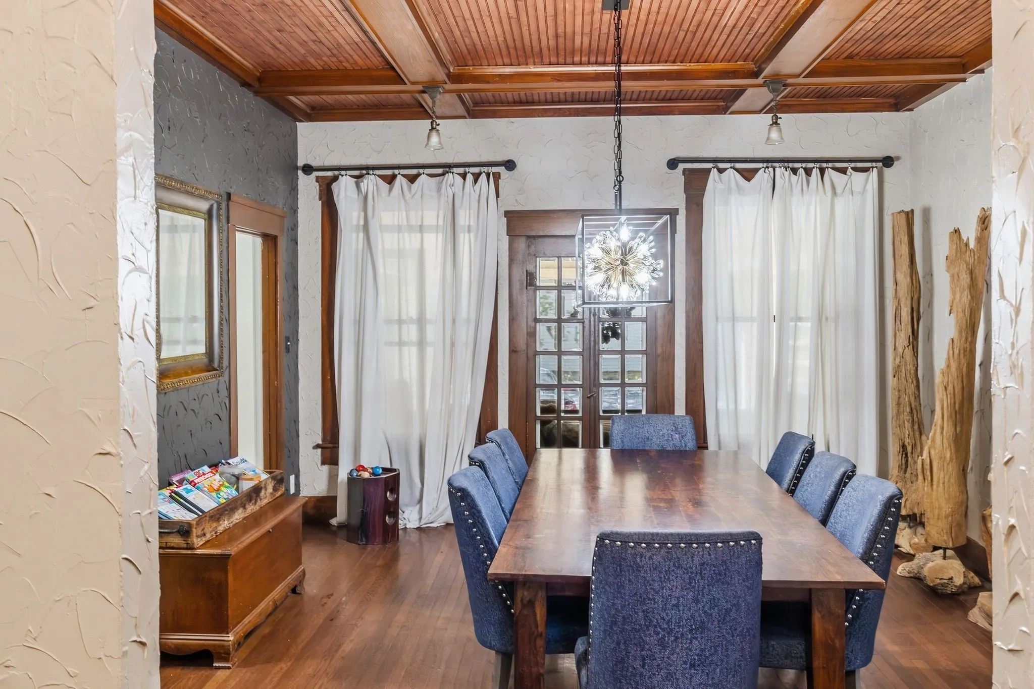 Single Family Residence For Sale in Hunt County , 1507 Park Street, Greenville, Texas 75401, 5 Bedroom, 4 Bathroom, Garage spaces, 5,283 Sqft, built in 1925, mls#21389025, Real Estate Agent in Greenville, Homes For Sale in Hunt county, Homes For Sale in Greenville, Realtor in Greenville Texas, Real Estate Brokerage Independent Realty Texas, Luminita Cordes Realtor