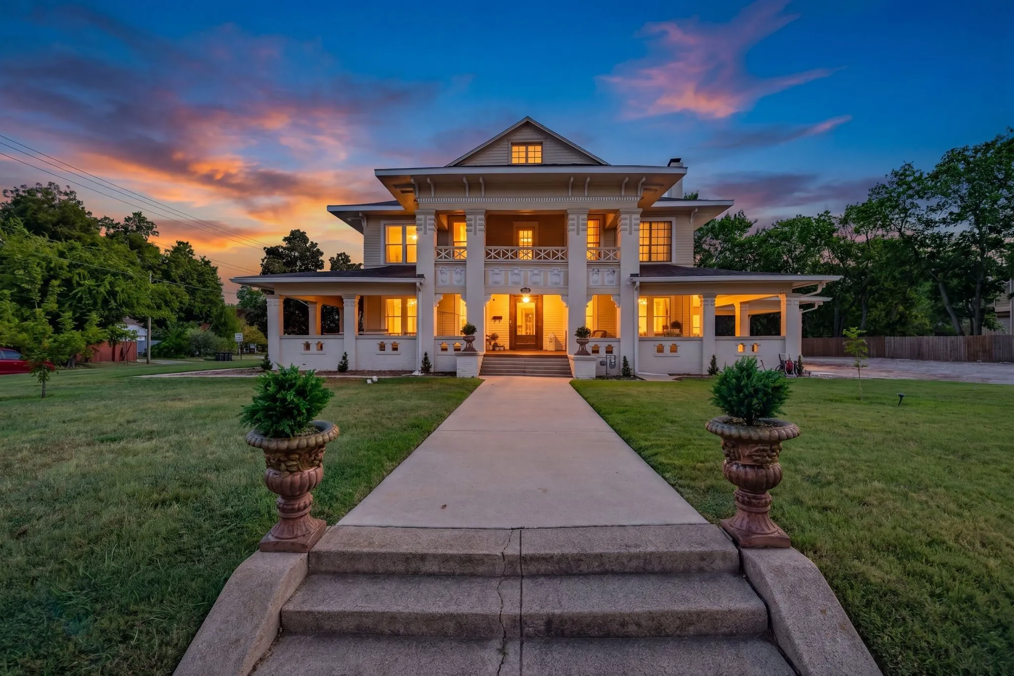 Single Family Residence For Sale in Hunt County , 1507 Park Street, Greenville, Texas 75401, 5 Bedroom, 4 Bathroom, Garage spaces, 5,283 Sqft, built in 1925, mls#21389025, Real Estate Agent in Greenville, Homes For Sale in Hunt county, Homes For Sale in Greenville, Realtor in Greenville Texas, Real Estate Brokerage Independent Realty Texas, Luminita Cordes Realtor