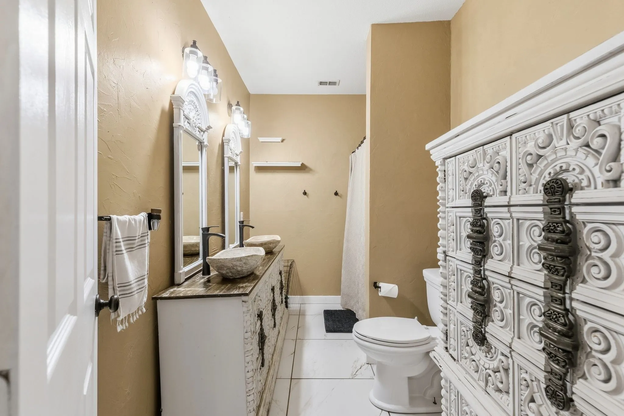 Single Family Residence For Sale in Hunt County , 1507 Park Street, Greenville, Texas 75401, 5 Bedroom, 4 Bathroom, Garage spaces, 5,283 Sqft, built in 1925, mls#21389025, Real Estate Agent in Greenville, Homes For Sale in Hunt county, Homes For Sale in Greenville, Realtor in Greenville Texas, Real Estate Brokerage Independent Realty Texas, Luminita Cordes Realtor