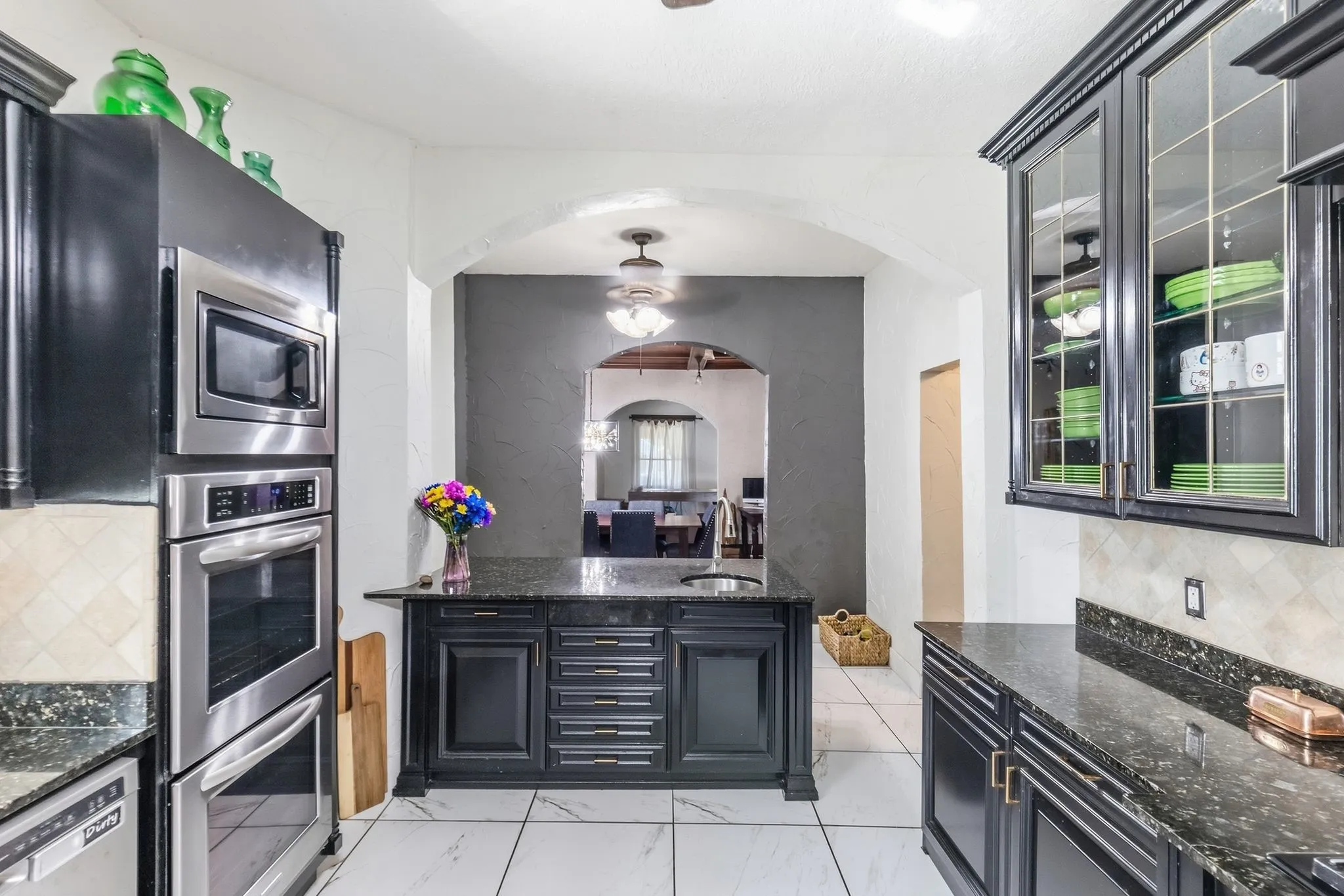 Single Family Residence For Sale in Hunt County , 1507 Park Street, Greenville, Texas 75401, 5 Bedroom, 4 Bathroom, Garage spaces, 5,283 Sqft, built in 1925, mls#21389025, Real Estate Agent in Greenville, Homes For Sale in Hunt county, Homes For Sale in Greenville, Realtor in Greenville Texas, Real Estate Brokerage Independent Realty Texas, Luminita Cordes Realtor