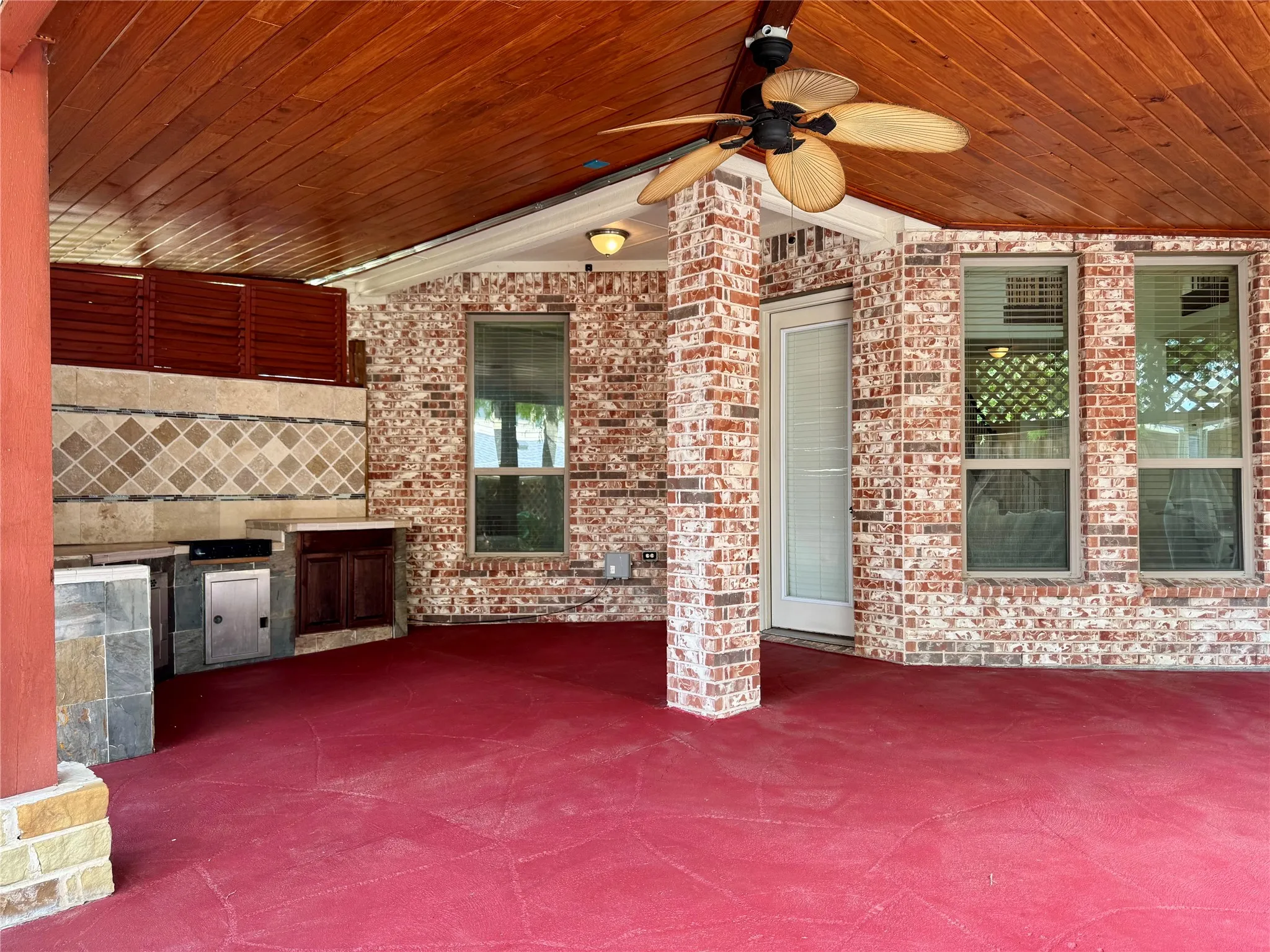 View of patio / terrace with ceiling fan