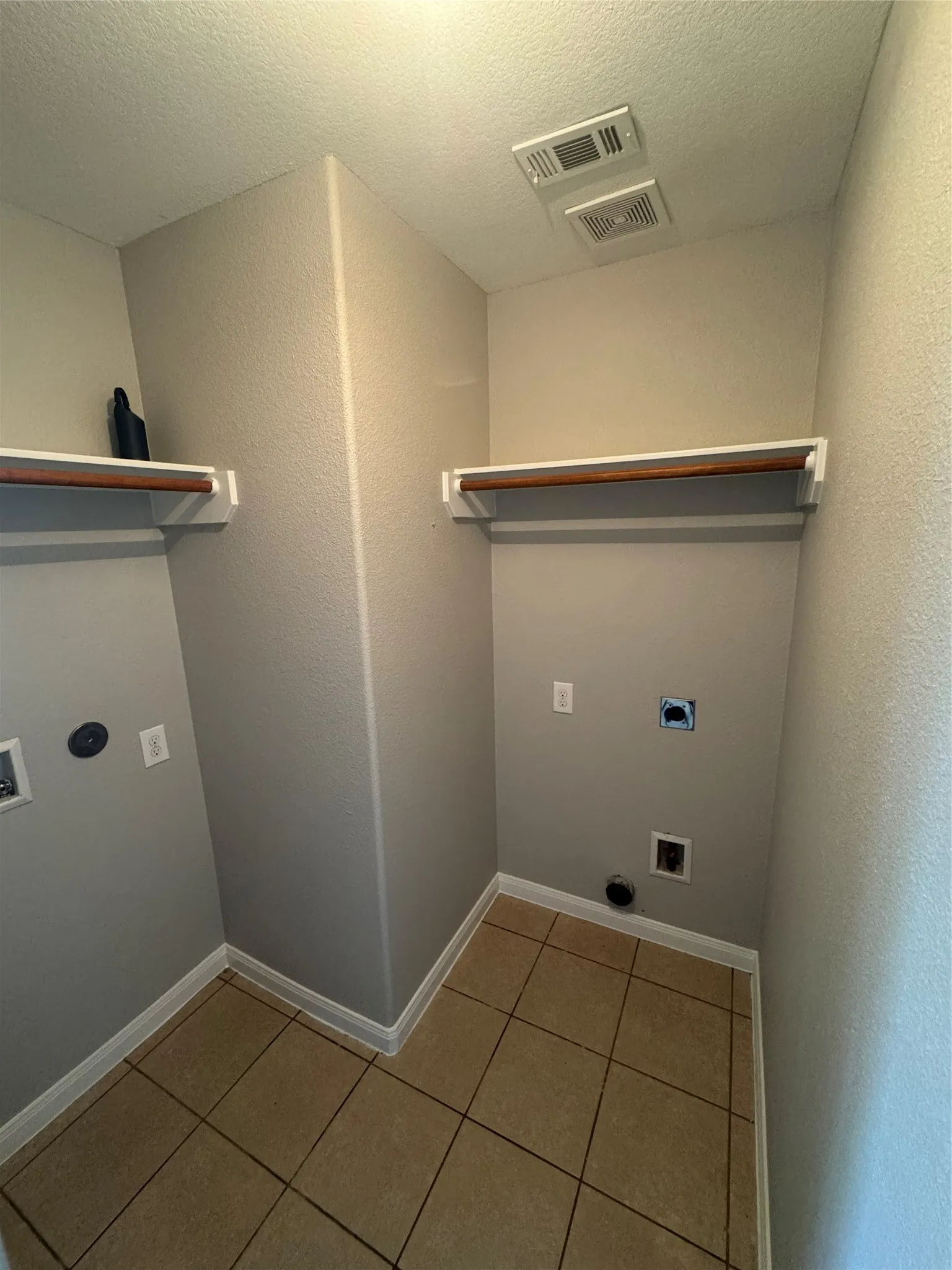 Single Family Residence For Sale in Tarrant County , 601 Hidden Dale Drive, Fort Worth, Texas 76140, 3 Bedroom, 2 Bathroom, 2 Garage spaces, 1,160 Sqft, built in 2011, mls#21386466, Real Estate Agent in Fort Worth, Homes For Sale in Tarrant county, Homes For Sale in Fort Worth, Realtor in Fort Worth Texas, Real Estate Brokerage Independent Realty Texas, Luminita Cordes Realtor