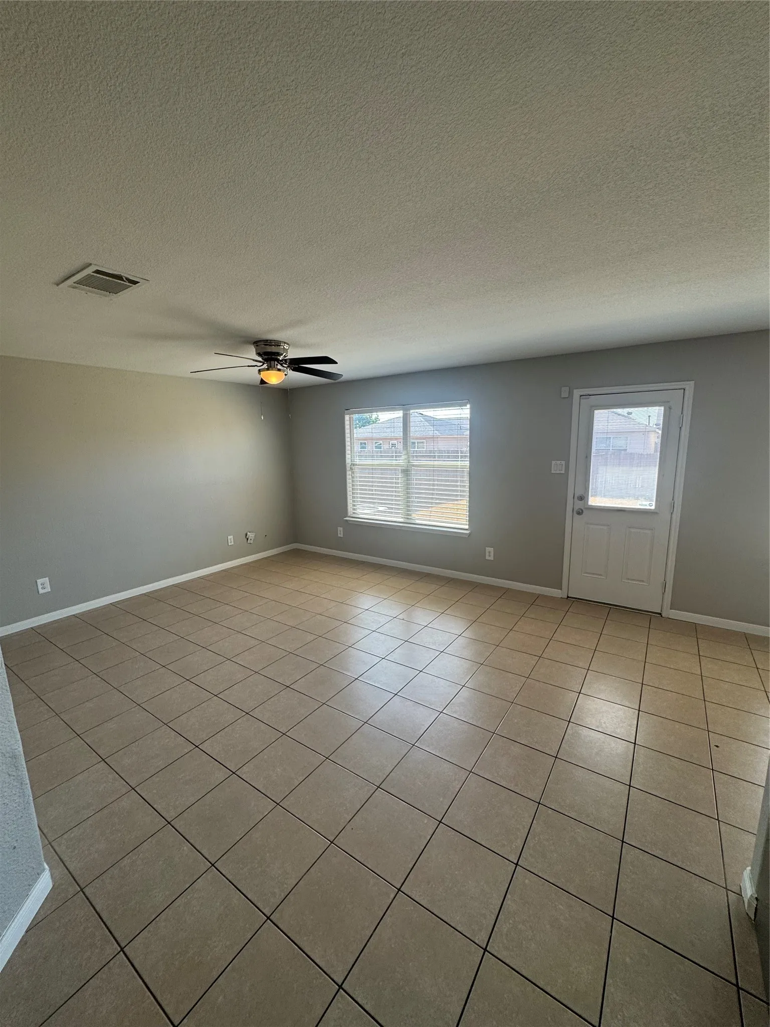 Single Family Residence For Sale in Tarrant County , 601 Hidden Dale Drive, Fort Worth, Texas 76140, 3 Bedroom, 2 Bathroom, 2 Garage spaces, 1,160 Sqft, built in 2011, mls#21386466, Real Estate Agent in Fort Worth, Homes For Sale in Tarrant county, Homes For Sale in Fort Worth, Realtor in Fort Worth Texas, Real Estate Brokerage Independent Realty Texas, Luminita Cordes Realtor