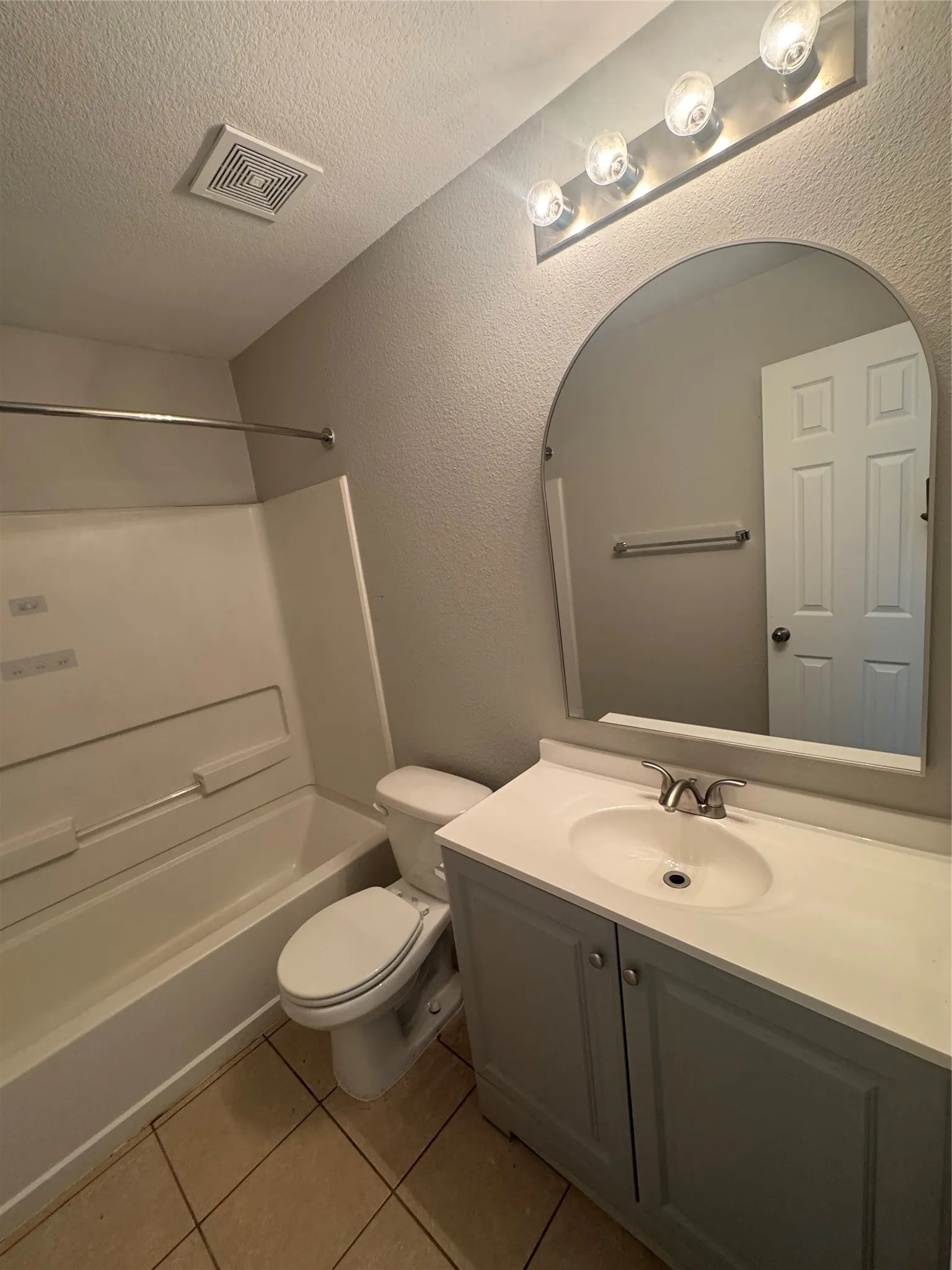 Single Family Residence For Sale in Tarrant County , 601 Hidden Dale Drive, Fort Worth, Texas 76140, 3 Bedroom, 2 Bathroom, 2 Garage spaces, 1,160 Sqft, built in 2011, mls#21386466, Real Estate Agent in Fort Worth, Homes For Sale in Tarrant county, Homes For Sale in Fort Worth, Realtor in Fort Worth Texas, Real Estate Brokerage Independent Realty Texas, Luminita Cordes Realtor