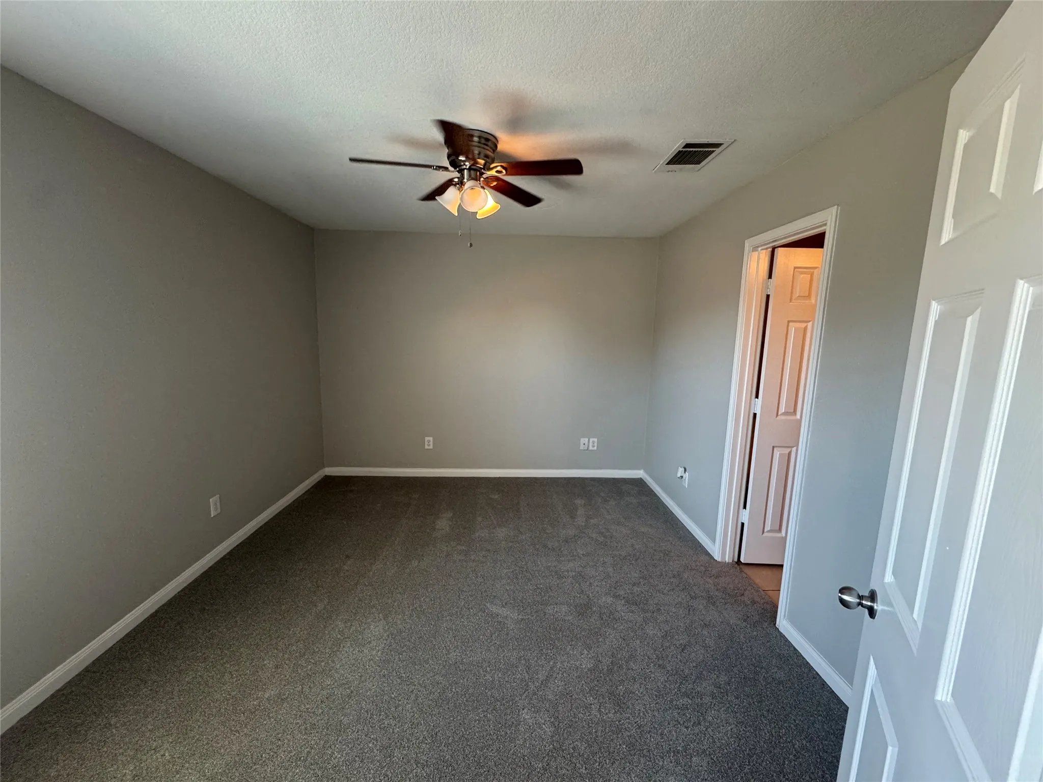 Single Family Residence For Sale in Tarrant County , 601 Hidden Dale Drive, Fort Worth, Texas 76140, 3 Bedroom, 2 Bathroom, 2 Garage spaces, 1,160 Sqft, built in 2011, mls#21386466, Real Estate Agent in Fort Worth, Homes For Sale in Tarrant county, Homes For Sale in Fort Worth, Realtor in Fort Worth Texas, Real Estate Brokerage Independent Realty Texas, Luminita Cordes Realtor