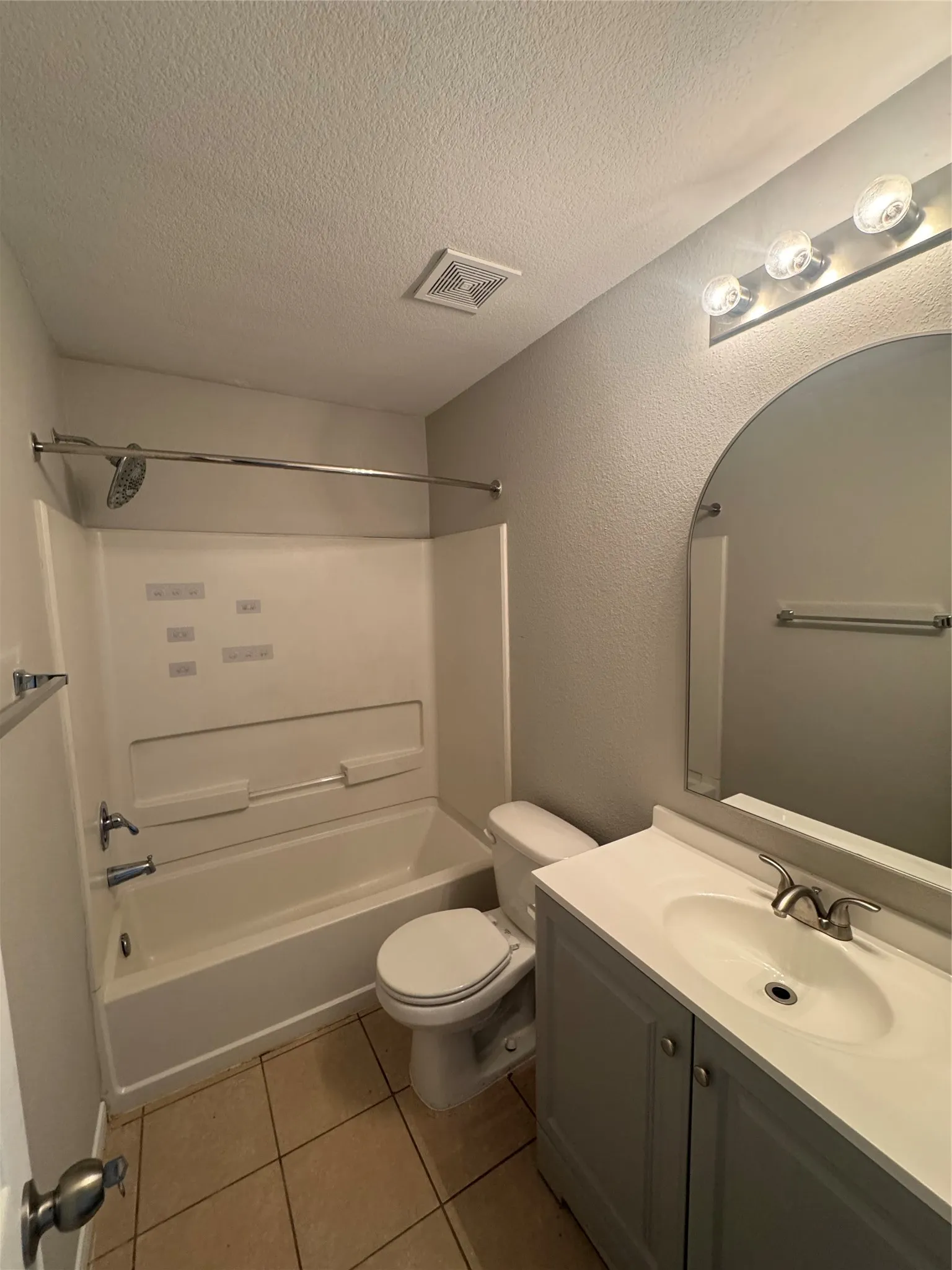 Single Family Residence For Sale in Tarrant County , 601 Hidden Dale Drive, Fort Worth, Texas 76140, 3 Bedroom, 2 Bathroom, 2 Garage spaces, 1,160 Sqft, built in 2011, mls#21386466, Real Estate Agent in Fort Worth, Homes For Sale in Tarrant county, Homes For Sale in Fort Worth, Realtor in Fort Worth Texas, Real Estate Brokerage Independent Realty Texas, Luminita Cordes Realtor