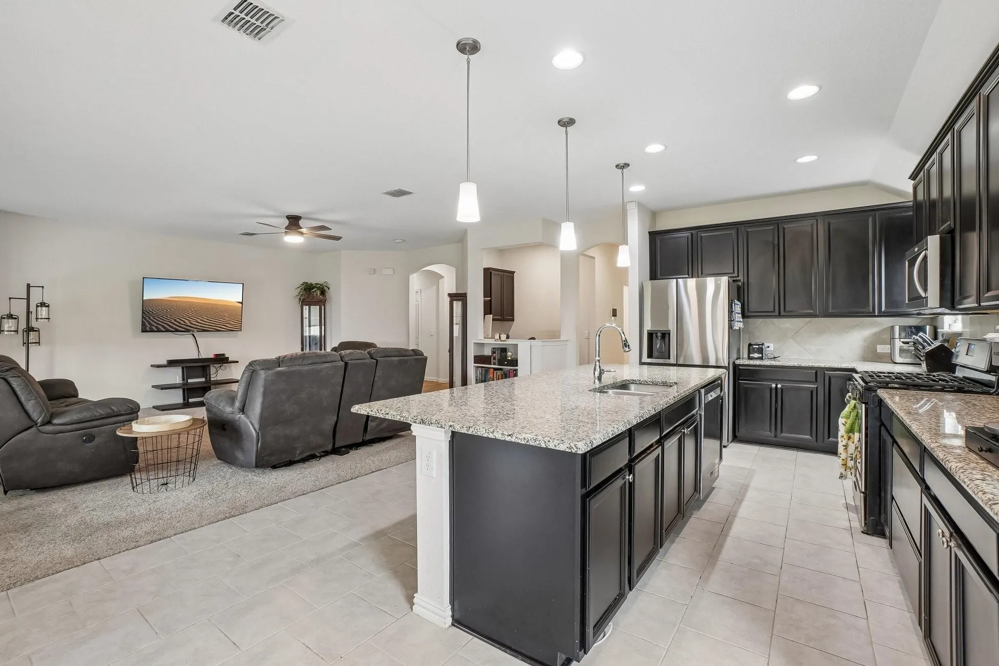 Single Family Residence For Rent in Johnson County , 2603 Wallingford Drive, Mansfield, Texas 76084, 5 Bedroom, 3 Bathroom, 2 Garage spaces, 2,587 Sqft, built in 2019, mls#21387972, Real Estate Agent in Mansfield, Homes For Rent in Johnson county, Homes For Rent in Mansfield, Realtor in Mansfield Texas, Real Estate Brokerage Independent Realty Texas, Luminita Cordes Realtor