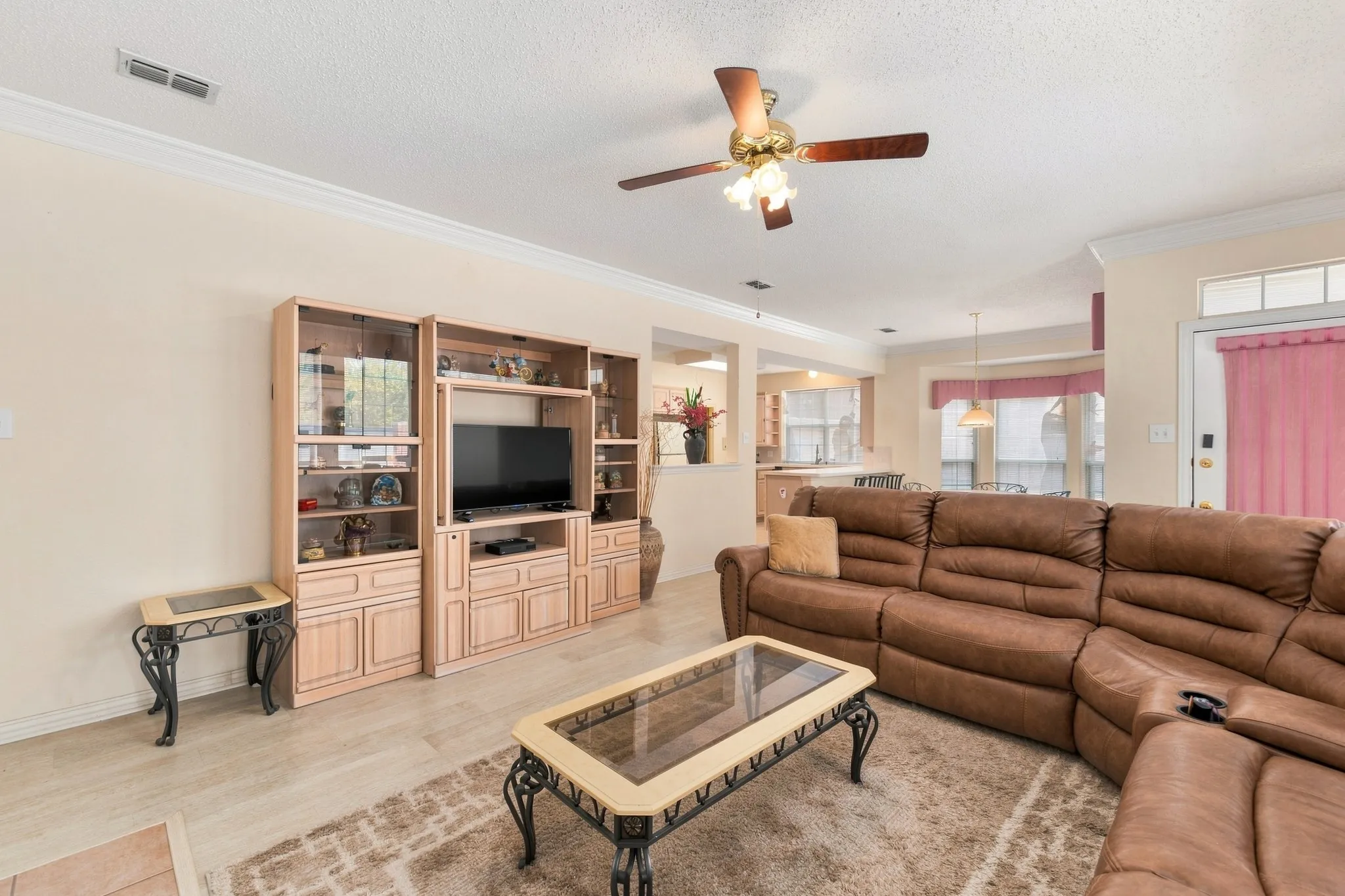 Single Family Residence For Sale in Dallas County , 534 Winston Street, Grand Prairie, Texas 75052, 5 Bedroom, 4 Bathroom, 2 Garage spaces, 3,857 Sqft, built in 1992, mls#21380900, Real Estate Agent in Grand Prairie, Homes For Sale in Dallas county, Homes For Sale in Grand Prairie, Realtor in Grand Prairie Texas, Real Estate Brokerage Independent Realty Texas, Luminita Cordes Realtor