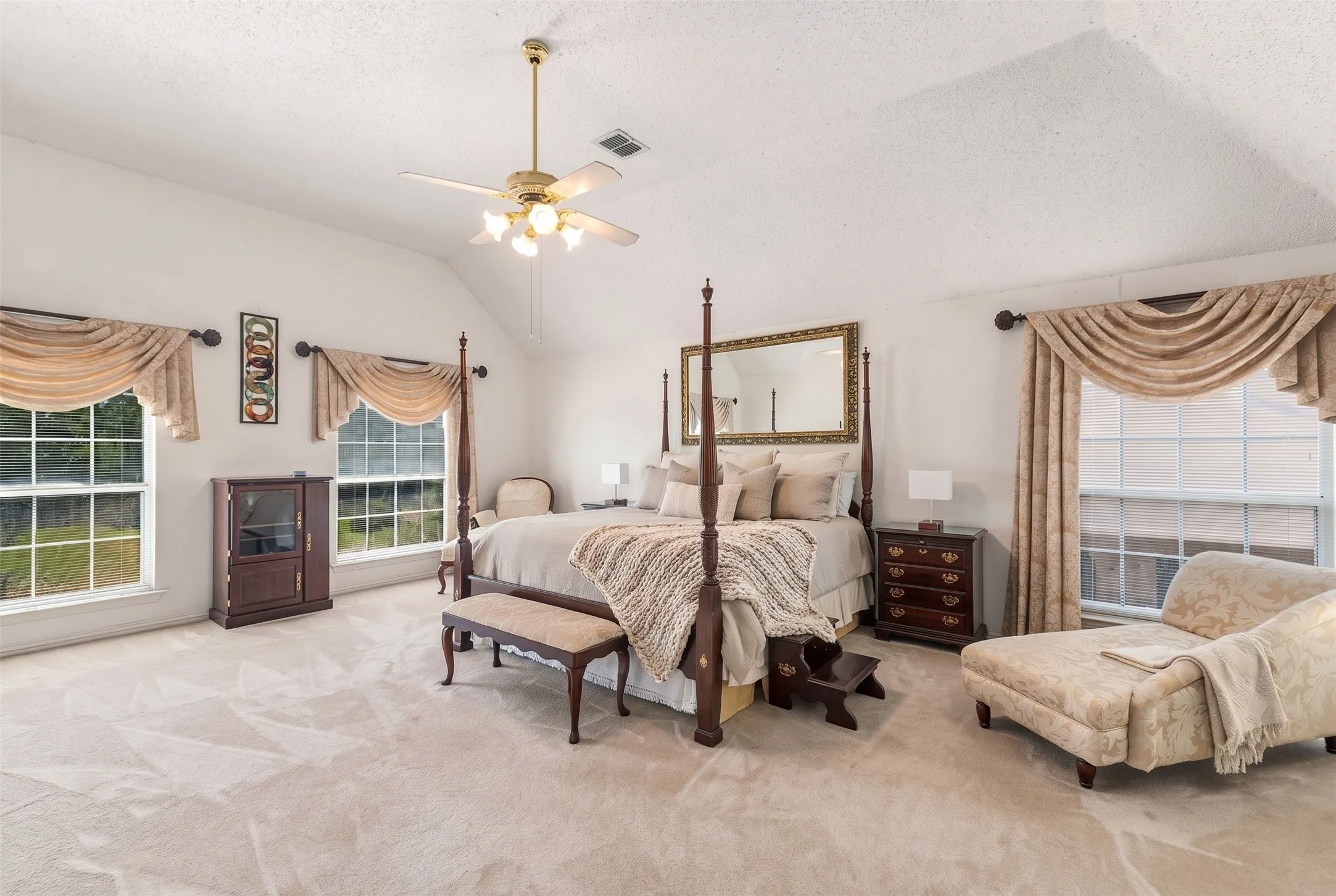 Single Family Residence For Sale in Dallas County , 534 Winston Street, Grand Prairie, Texas 75052, 5 Bedroom, 4 Bathroom, 2 Garage spaces, 3,857 Sqft, built in 1992, mls#21380900, Real Estate Agent in Grand Prairie, Homes For Sale in Dallas county, Homes For Sale in Grand Prairie, Realtor in Grand Prairie Texas, Real Estate Brokerage Independent Realty Texas, Luminita Cordes Realtor