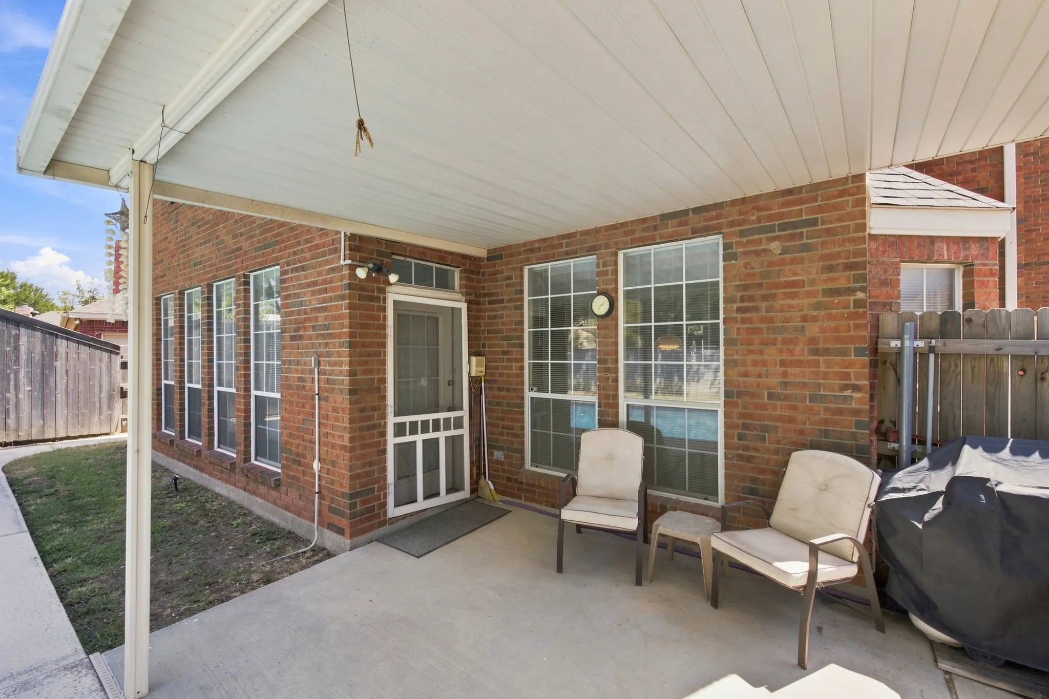 Single Family Residence For Sale in Dallas County , 534 Winston Street, Grand Prairie, Texas 75052, 5 Bedroom, 4 Bathroom, 2 Garage spaces, 3,857 Sqft, built in 1992, mls#21380900, Real Estate Agent in Grand Prairie, Homes For Sale in Dallas county, Homes For Sale in Grand Prairie, Realtor in Grand Prairie Texas, Real Estate Brokerage Independent Realty Texas, Luminita Cordes Realtor