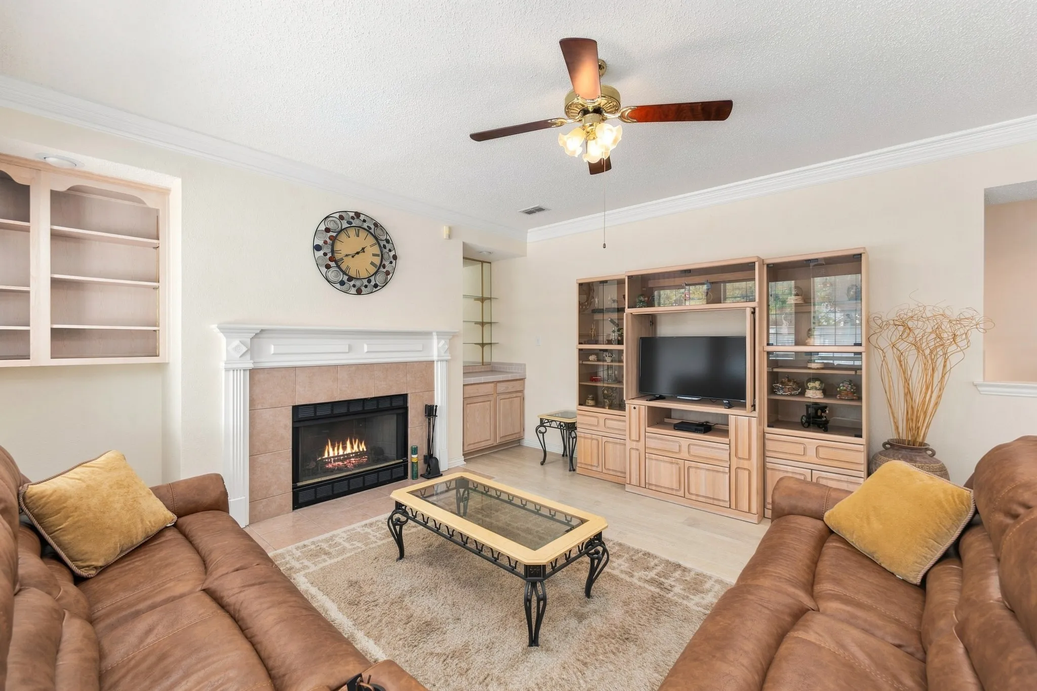 Single Family Residence For Sale in Dallas County , 534 Winston Street, Grand Prairie, Texas 75052, 5 Bedroom, 4 Bathroom, 2 Garage spaces, 3,857 Sqft, built in 1992, mls#21380900, Real Estate Agent in Grand Prairie, Homes For Sale in Dallas county, Homes For Sale in Grand Prairie, Realtor in Grand Prairie Texas, Real Estate Brokerage Independent Realty Texas, Luminita Cordes Realtor