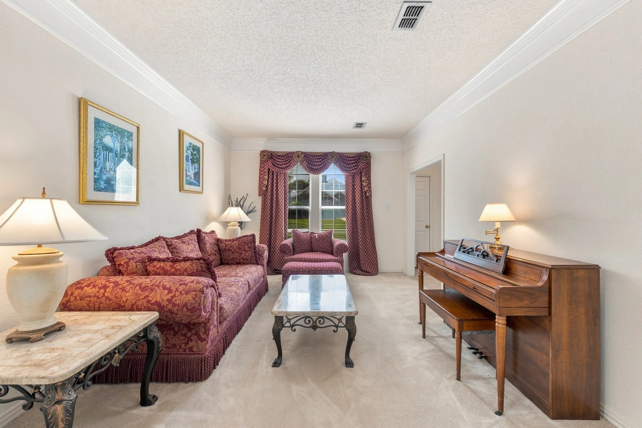 Single Family Residence For Sale in Dallas County , 534 Winston Street, Grand Prairie, Texas 75052, 5 Bedroom, 4 Bathroom, 2 Garage spaces, 3,857 Sqft, built in 1992, mls#21380900, Real Estate Agent in Grand Prairie, Homes For Sale in Dallas county, Homes For Sale in Grand Prairie, Realtor in Grand Prairie Texas, Real Estate Brokerage Independent Realty Texas, Luminita Cordes Realtor