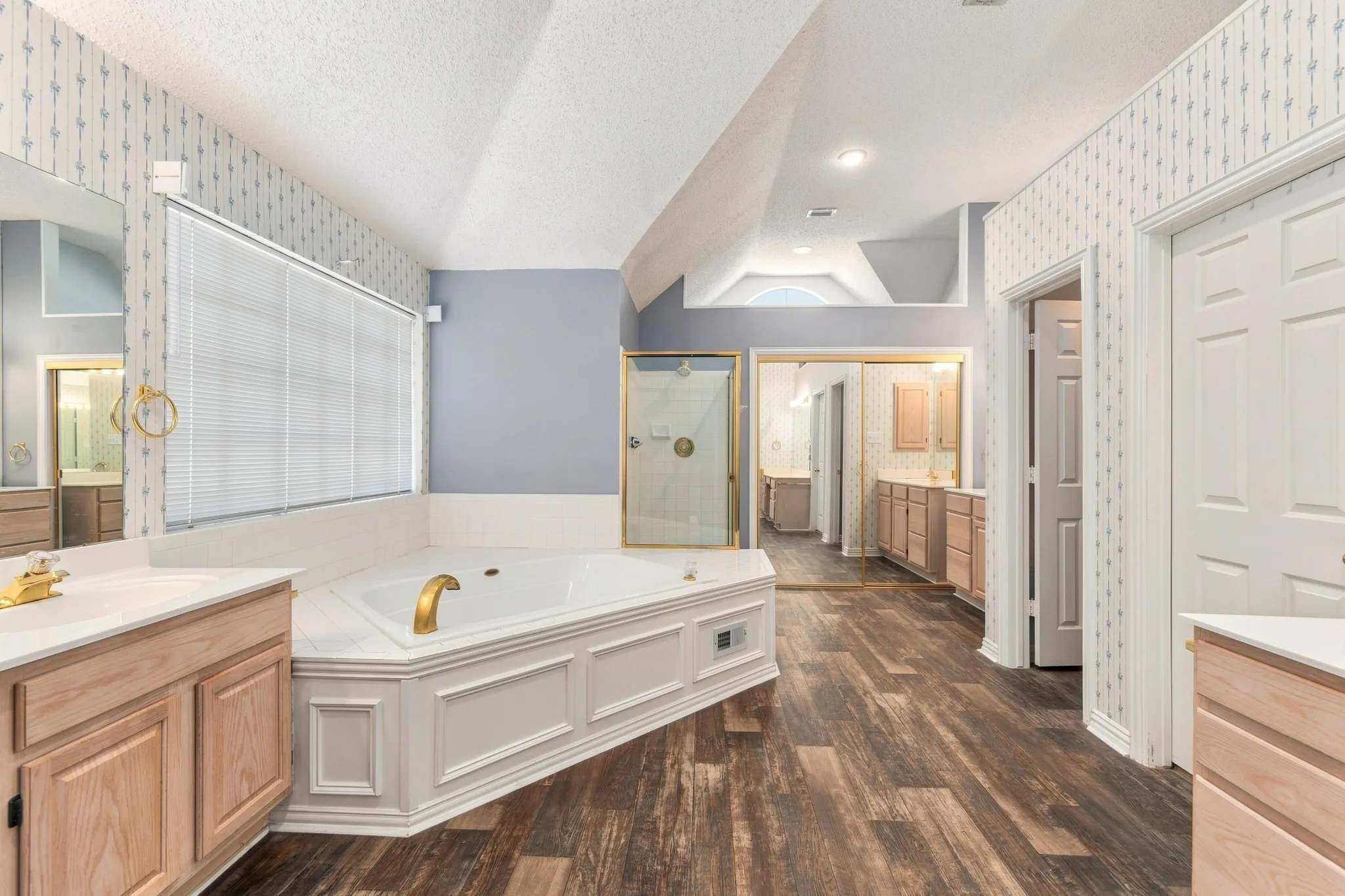 Single Family Residence For Sale in Dallas County , 534 Winston Street, Grand Prairie, Texas 75052, 5 Bedroom, 4 Bathroom, 2 Garage spaces, 3,857 Sqft, built in 1992, mls#21380900, Real Estate Agent in Grand Prairie, Homes For Sale in Dallas county, Homes For Sale in Grand Prairie, Realtor in Grand Prairie Texas, Real Estate Brokerage Independent Realty Texas, Luminita Cordes Realtor