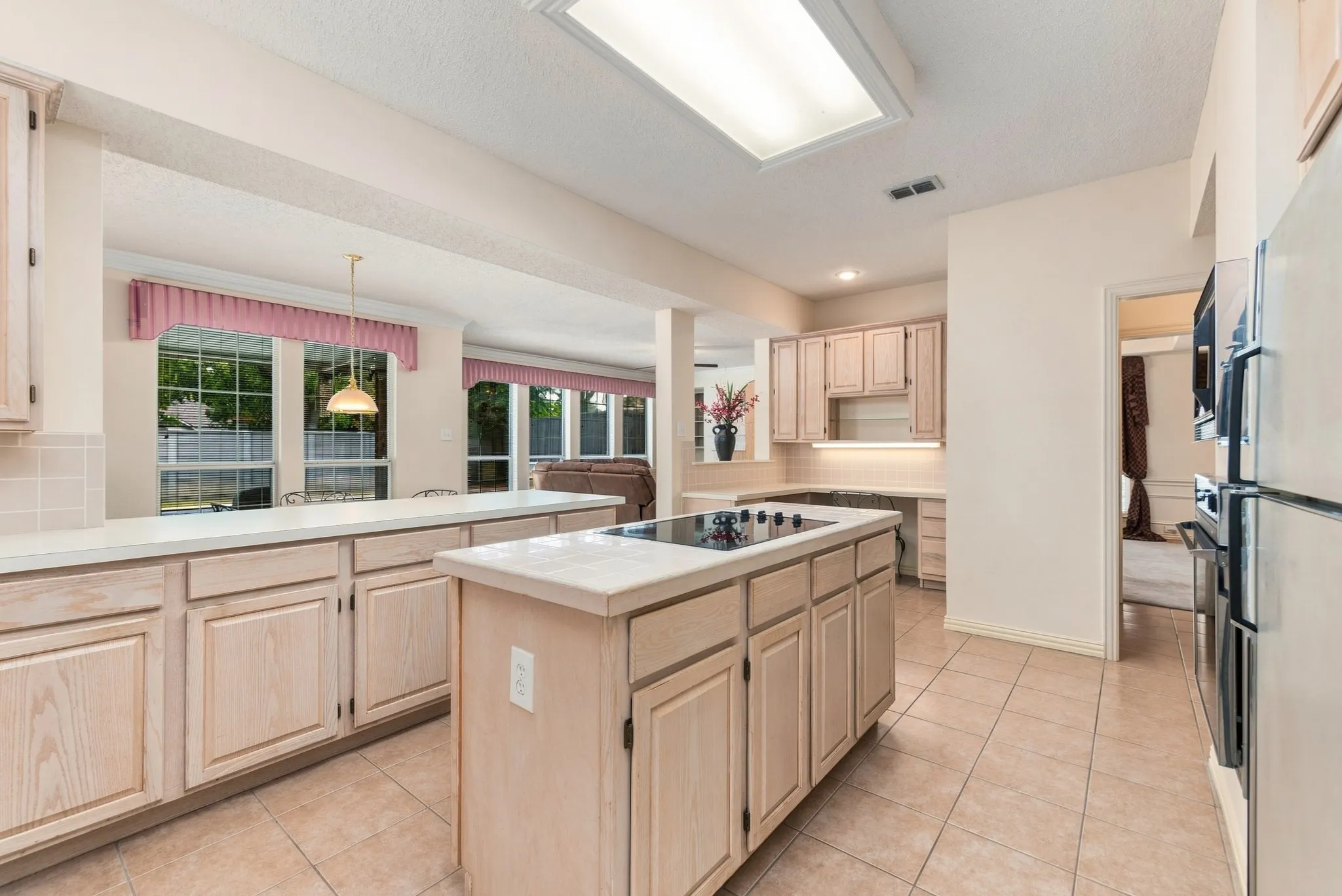 Single Family Residence For Sale in Dallas County , 534 Winston Street, Grand Prairie, Texas 75052, 5 Bedroom, 4 Bathroom, 2 Garage spaces, 3,857 Sqft, built in 1992, mls#21380900, Real Estate Agent in Grand Prairie, Homes For Sale in Dallas county, Homes For Sale in Grand Prairie, Realtor in Grand Prairie Texas, Real Estate Brokerage Independent Realty Texas, Luminita Cordes Realtor