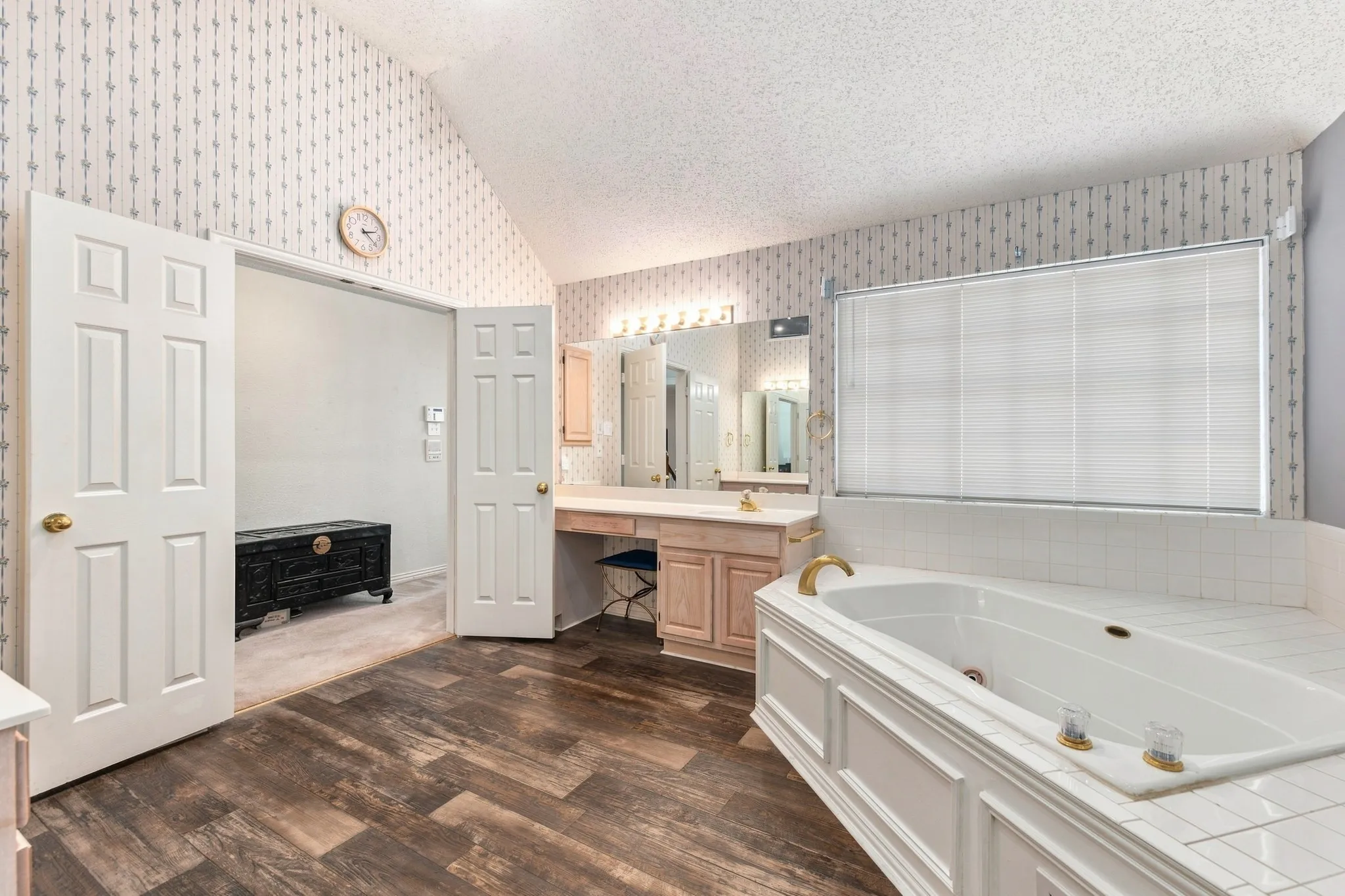 Single Family Residence For Sale in Dallas County , 534 Winston Street, Grand Prairie, Texas 75052, 5 Bedroom, 4 Bathroom, 2 Garage spaces, 3,857 Sqft, built in 1992, mls#21380900, Real Estate Agent in Grand Prairie, Homes For Sale in Dallas county, Homes For Sale in Grand Prairie, Realtor in Grand Prairie Texas, Real Estate Brokerage Independent Realty Texas, Luminita Cordes Realtor