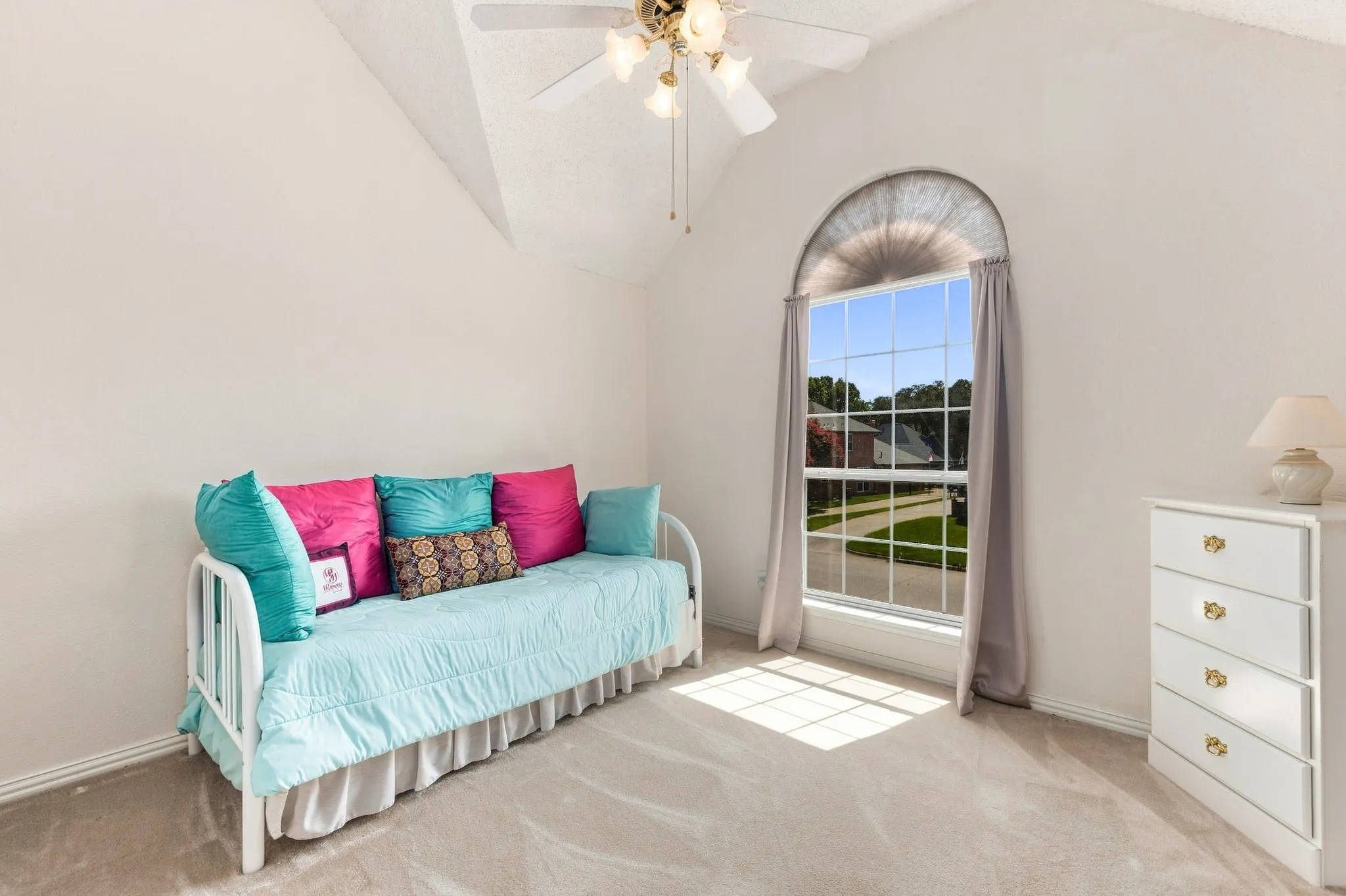 Single Family Residence For Sale in Dallas County , 534 Winston Street, Grand Prairie, Texas 75052, 5 Bedroom, 4 Bathroom, 2 Garage spaces, 3,857 Sqft, built in 1992, mls#21380900, Real Estate Agent in Grand Prairie, Homes For Sale in Dallas county, Homes For Sale in Grand Prairie, Realtor in Grand Prairie Texas, Real Estate Brokerage Independent Realty Texas, Luminita Cordes Realtor