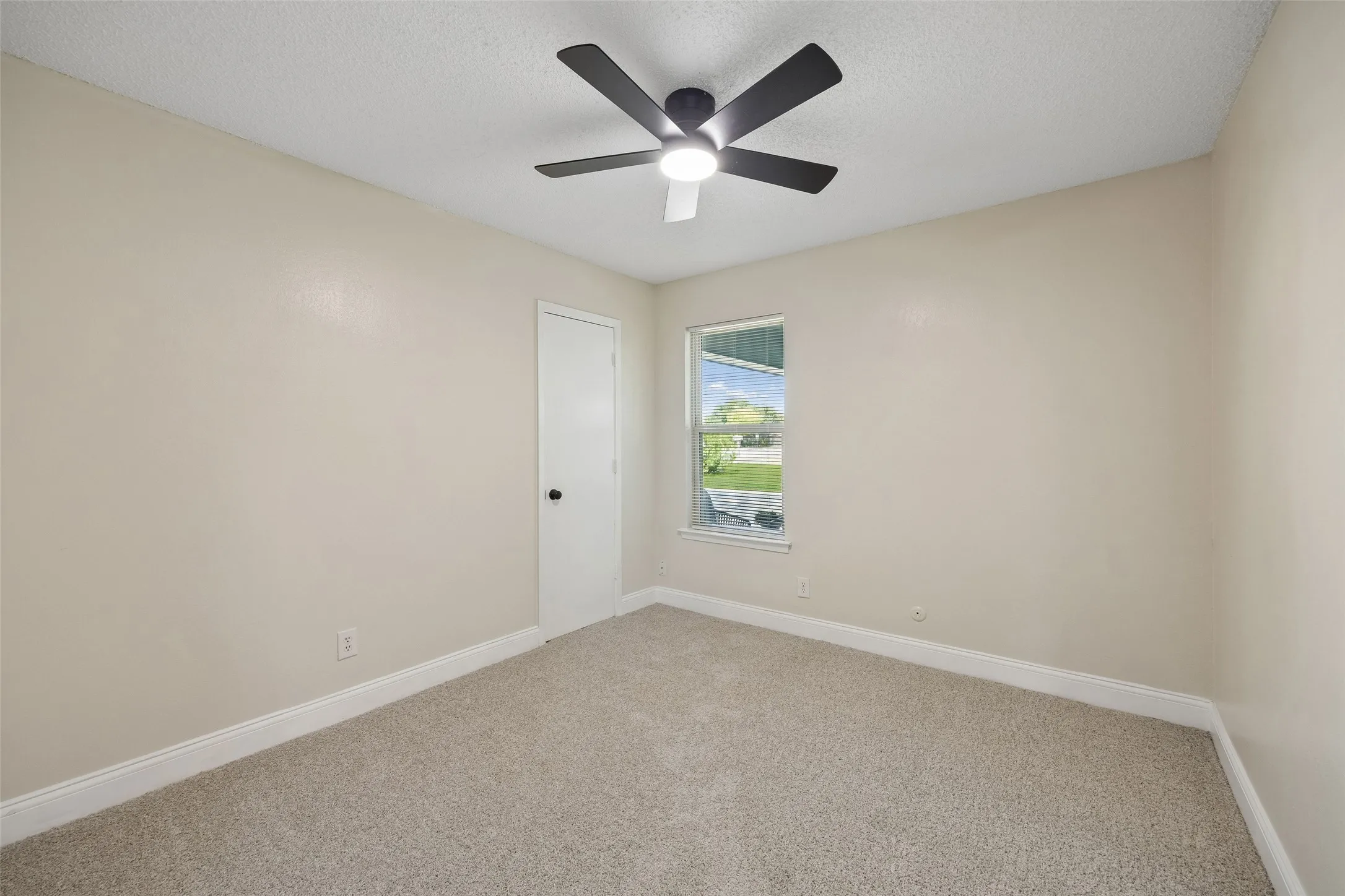 Single Family Residence For Sale in Tarrant County , 5608 Newman Drive, North Richland Hills, Texas 76180, 3 Bedroom, 2 Bathroom, 2 Garage spaces, 1,490 Sqft, built in 1979, mls#21385673, Real Estate Agent in North Richland Hills, Homes For Sale in Tarrant county, Homes For Sale in North Richland Hills, Realtor in North Richland Hills Texas, Real Estate Brokerage Independent Realty Texas, Luminita Cordes Realtor