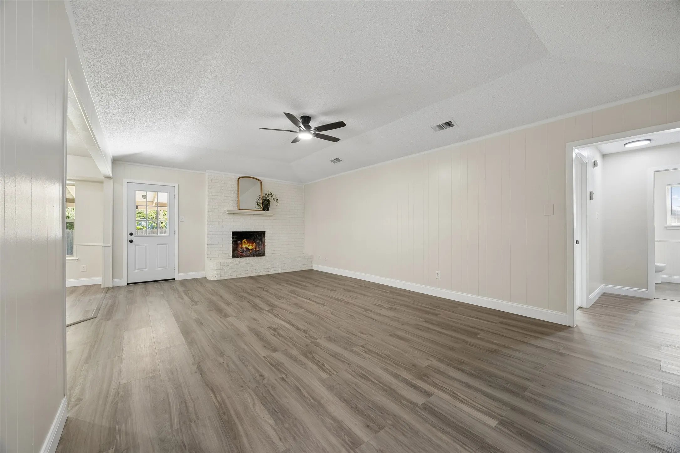 Single Family Residence For Sale in Tarrant County , 5608 Newman Drive, North Richland Hills, Texas 76180, 3 Bedroom, 2 Bathroom, 2 Garage spaces, 1,490 Sqft, built in 1979, mls#21385673, Real Estate Agent in North Richland Hills, Homes For Sale in Tarrant county, Homes For Sale in North Richland Hills, Realtor in North Richland Hills Texas, Real Estate Brokerage Independent Realty Texas, Luminita Cordes Realtor