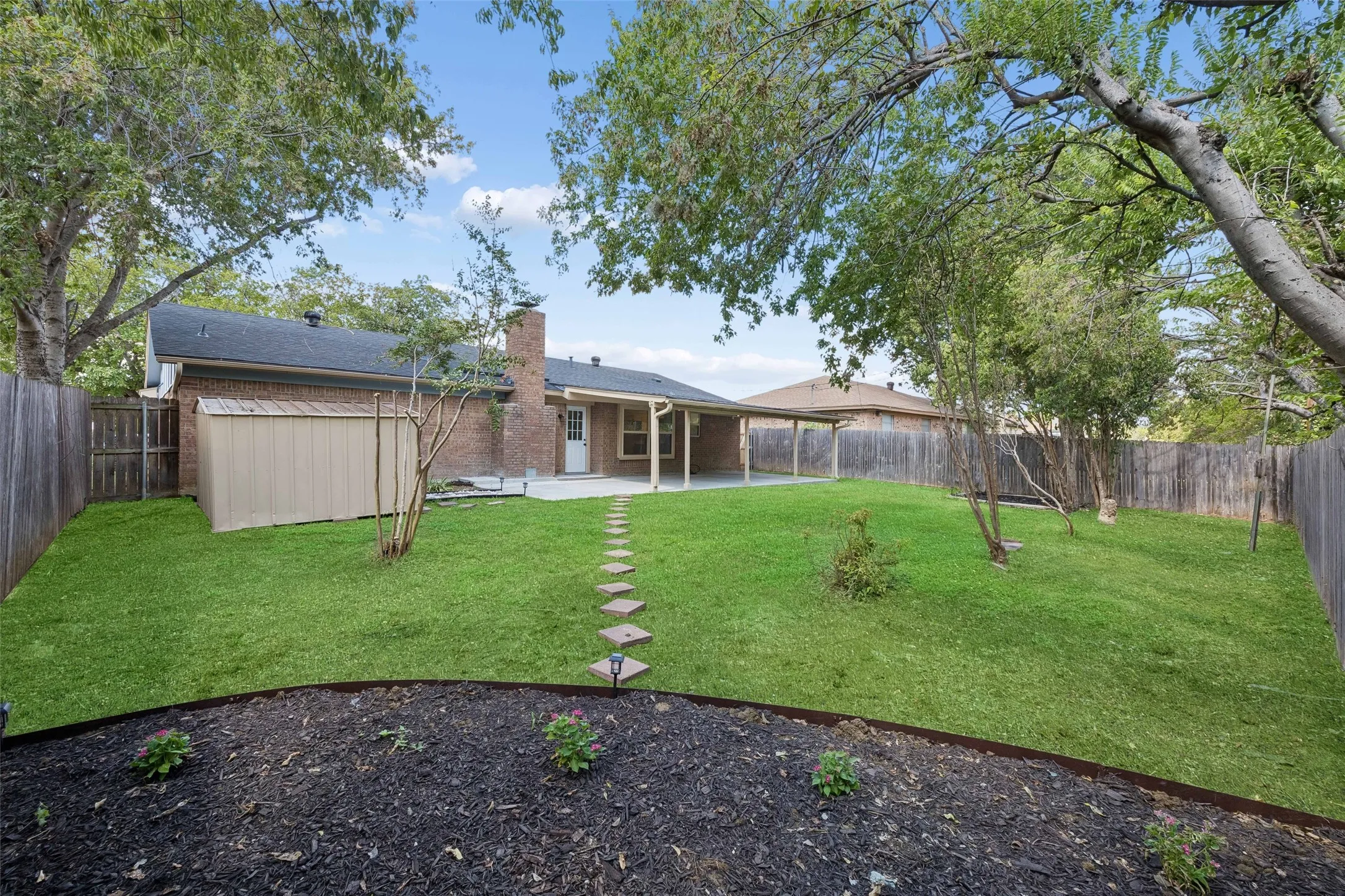 Single Family Residence For Sale in Tarrant County , 5608 Newman Drive, North Richland Hills, Texas 76180, 3 Bedroom, 2 Bathroom, 2 Garage spaces, 1,490 Sqft, built in 1979, mls#21385673, Real Estate Agent in North Richland Hills, Homes For Sale in Tarrant county, Homes For Sale in North Richland Hills, Realtor in North Richland Hills Texas, Real Estate Brokerage Independent Realty Texas, Luminita Cordes Realtor