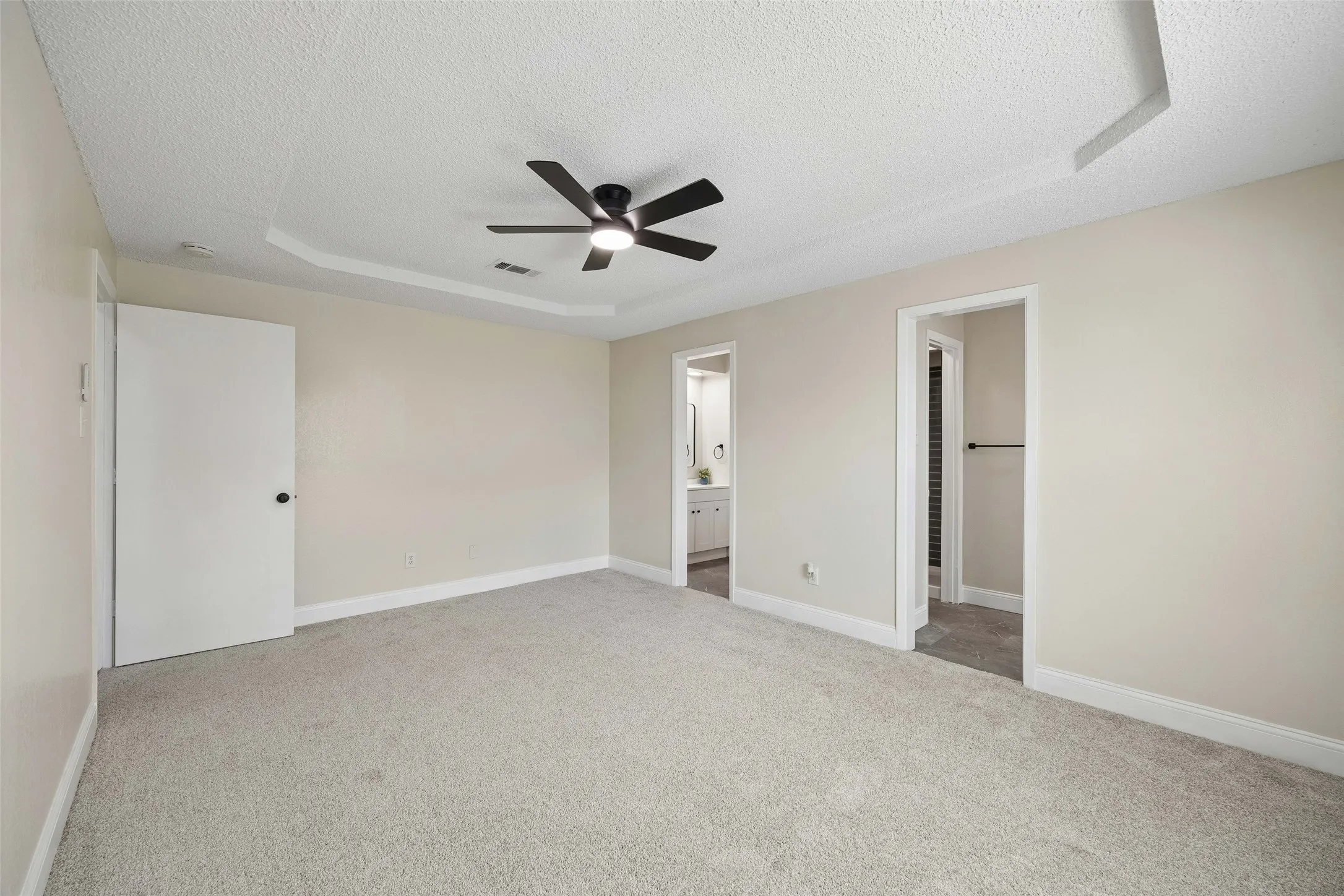 Single Family Residence For Sale in Tarrant County , 5608 Newman Drive, North Richland Hills, Texas 76180, 3 Bedroom, 2 Bathroom, 2 Garage spaces, 1,490 Sqft, built in 1979, mls#21385673, Real Estate Agent in North Richland Hills, Homes For Sale in Tarrant county, Homes For Sale in North Richland Hills, Realtor in North Richland Hills Texas, Real Estate Brokerage Independent Realty Texas, Luminita Cordes Realtor