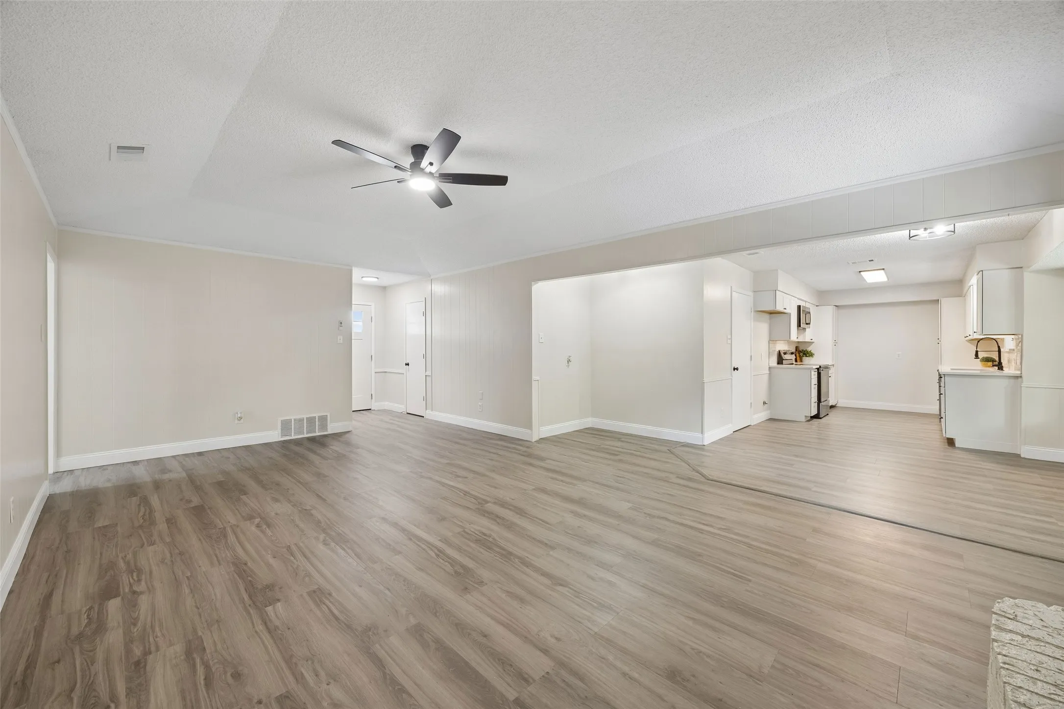 Single Family Residence For Sale in Tarrant County , 5608 Newman Drive, North Richland Hills, Texas 76180, 3 Bedroom, 2 Bathroom, 2 Garage spaces, 1,490 Sqft, built in 1979, mls#21385673, Real Estate Agent in North Richland Hills, Homes For Sale in Tarrant county, Homes For Sale in North Richland Hills, Realtor in North Richland Hills Texas, Real Estate Brokerage Independent Realty Texas, Luminita Cordes Realtor