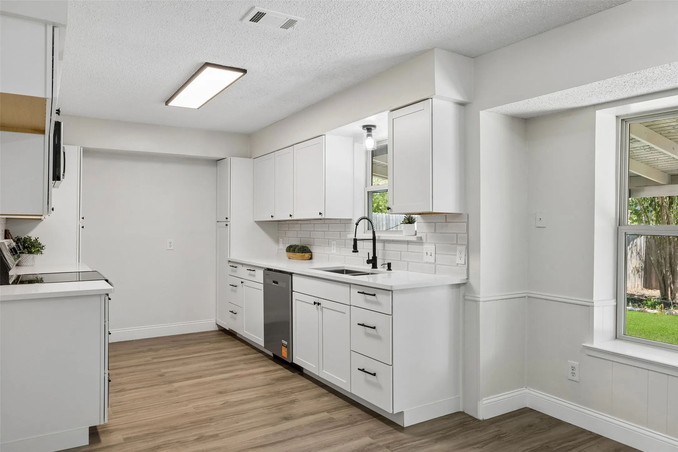 Single Family Residence For Sale in Tarrant County , 5608 Newman Drive, North Richland Hills, Texas 76180, 3 Bedroom, 2 Bathroom, 2 Garage spaces, 1,490 Sqft, built in 1979, mls#21385673, Real Estate Agent in North Richland Hills, Homes For Sale in Tarrant county, Homes For Sale in North Richland Hills, Realtor in North Richland Hills Texas, Real Estate Brokerage Independent Realty Texas, Luminita Cordes Realtor
