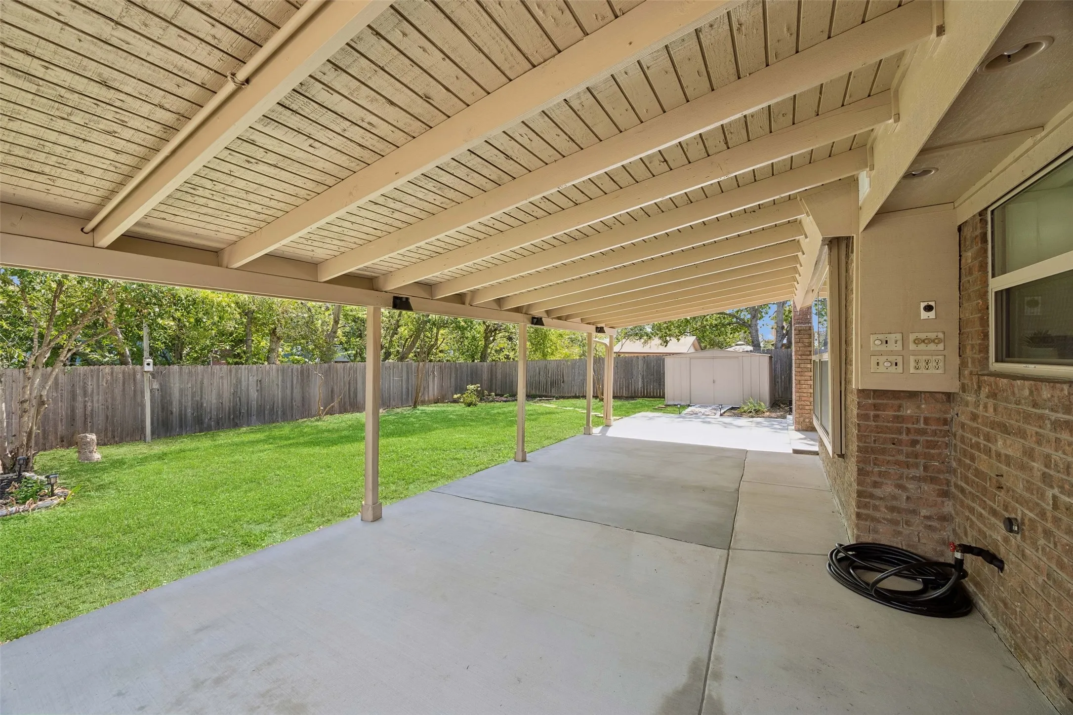 Single Family Residence For Sale in Tarrant County , 5608 Newman Drive, North Richland Hills, Texas 76180, 3 Bedroom, 2 Bathroom, 2 Garage spaces, 1,490 Sqft, built in 1979, mls#21385673, Real Estate Agent in North Richland Hills, Homes For Sale in Tarrant county, Homes For Sale in North Richland Hills, Realtor in North Richland Hills Texas, Real Estate Brokerage Independent Realty Texas, Luminita Cordes Realtor