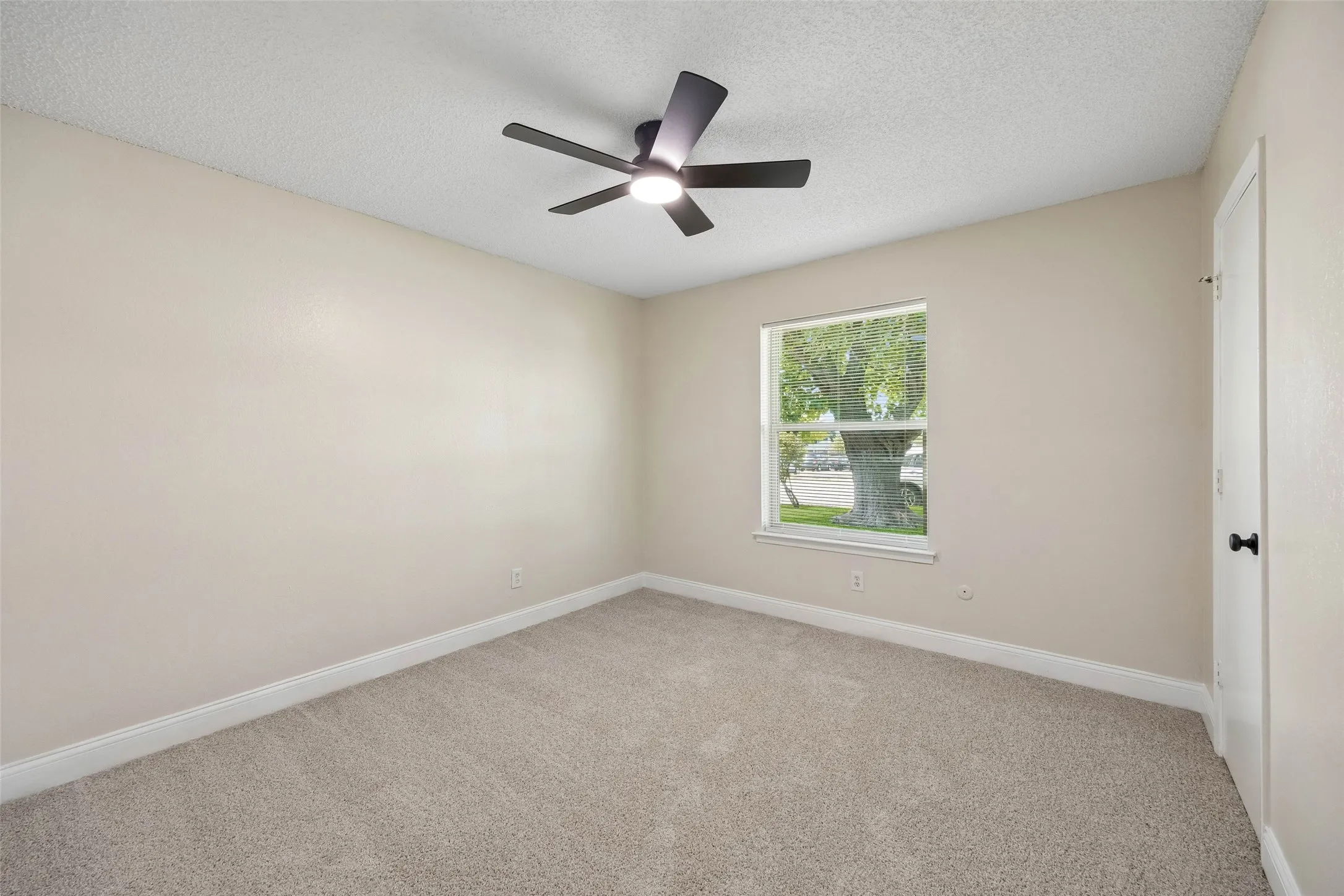 Single Family Residence For Sale in Tarrant County , 5608 Newman Drive, North Richland Hills, Texas 76180, 3 Bedroom, 2 Bathroom, 2 Garage spaces, 1,490 Sqft, built in 1979, mls#21385673, Real Estate Agent in North Richland Hills, Homes For Sale in Tarrant county, Homes For Sale in North Richland Hills, Realtor in North Richland Hills Texas, Real Estate Brokerage Independent Realty Texas, Luminita Cordes Realtor