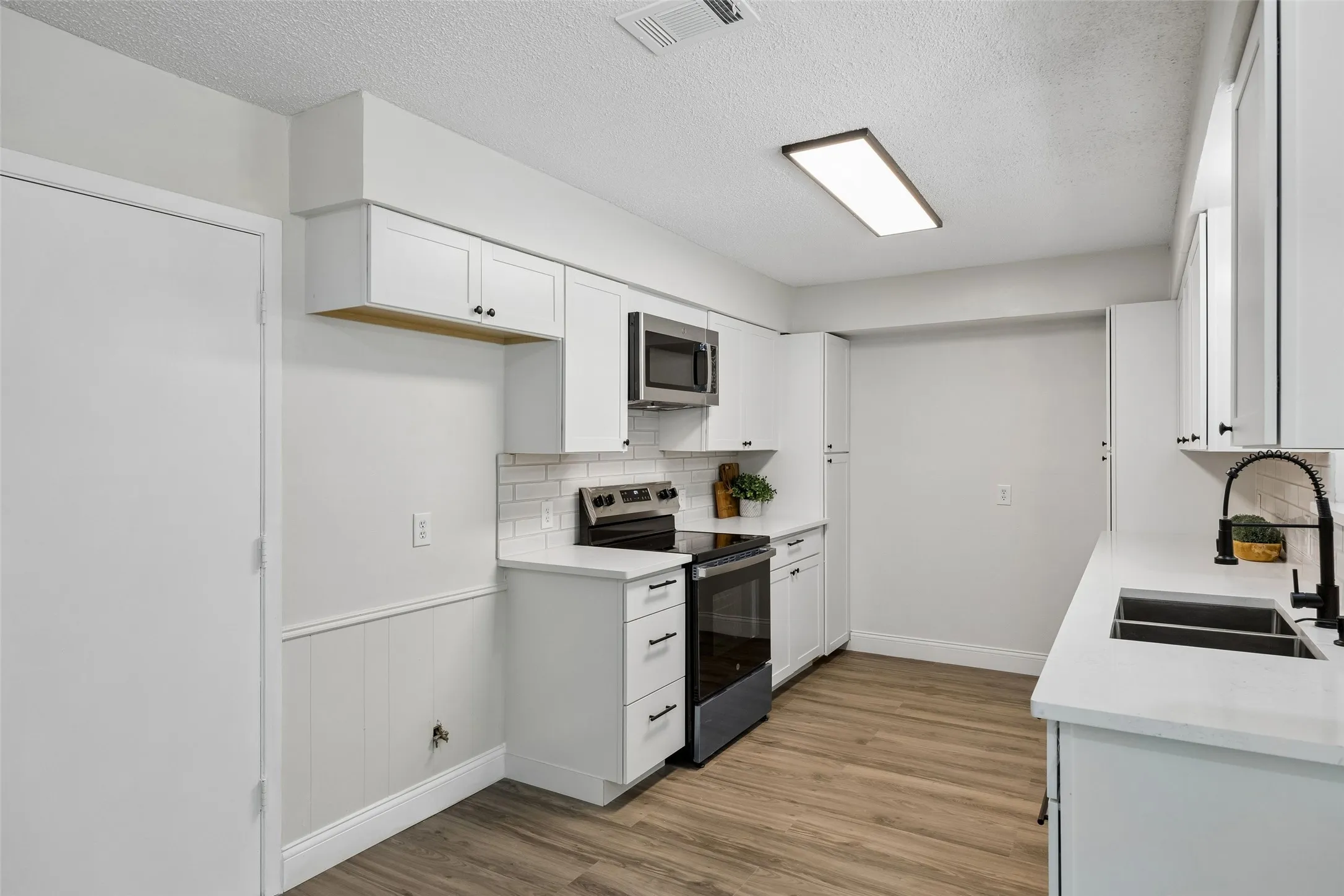 Single Family Residence For Sale in Tarrant County , 5608 Newman Drive, North Richland Hills, Texas 76180, 3 Bedroom, 2 Bathroom, 2 Garage spaces, 1,490 Sqft, built in 1979, mls#21385673, Real Estate Agent in North Richland Hills, Homes For Sale in Tarrant county, Homes For Sale in North Richland Hills, Realtor in North Richland Hills Texas, Real Estate Brokerage Independent Realty Texas, Luminita Cordes Realtor