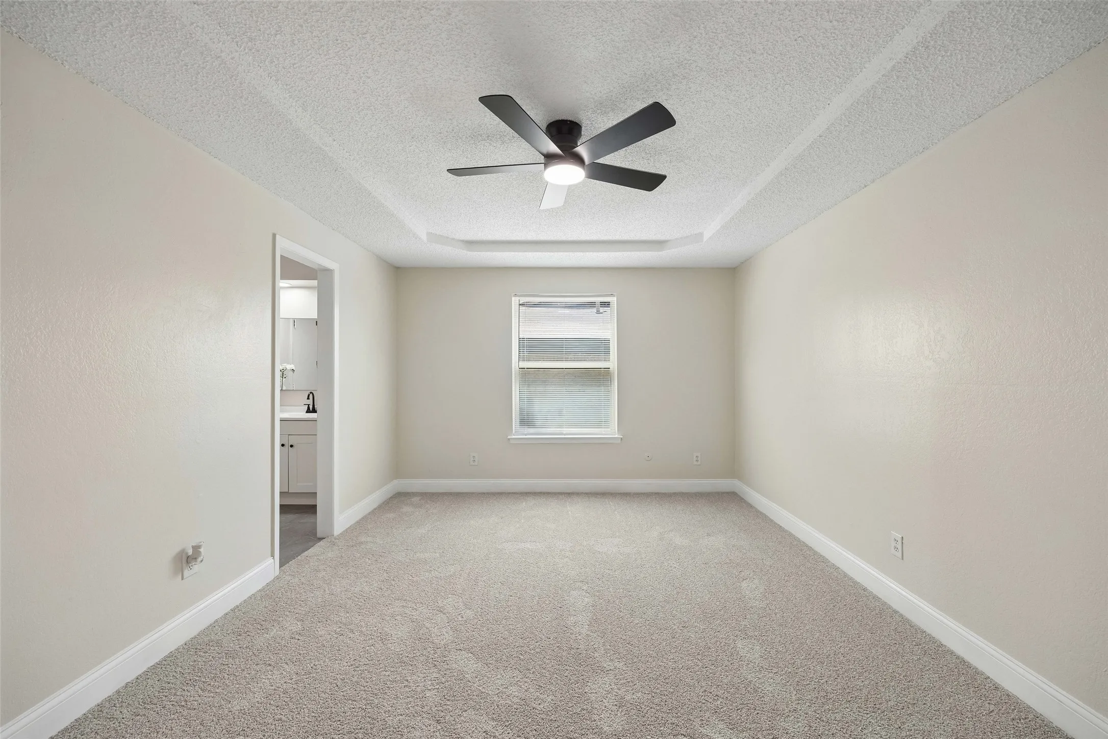 Single Family Residence For Sale in Tarrant County , 5608 Newman Drive, North Richland Hills, Texas 76180, 3 Bedroom, 2 Bathroom, 2 Garage spaces, 1,490 Sqft, built in 1979, mls#21385673, Real Estate Agent in North Richland Hills, Homes For Sale in Tarrant county, Homes For Sale in North Richland Hills, Realtor in North Richland Hills Texas, Real Estate Brokerage Independent Realty Texas, Luminita Cordes Realtor