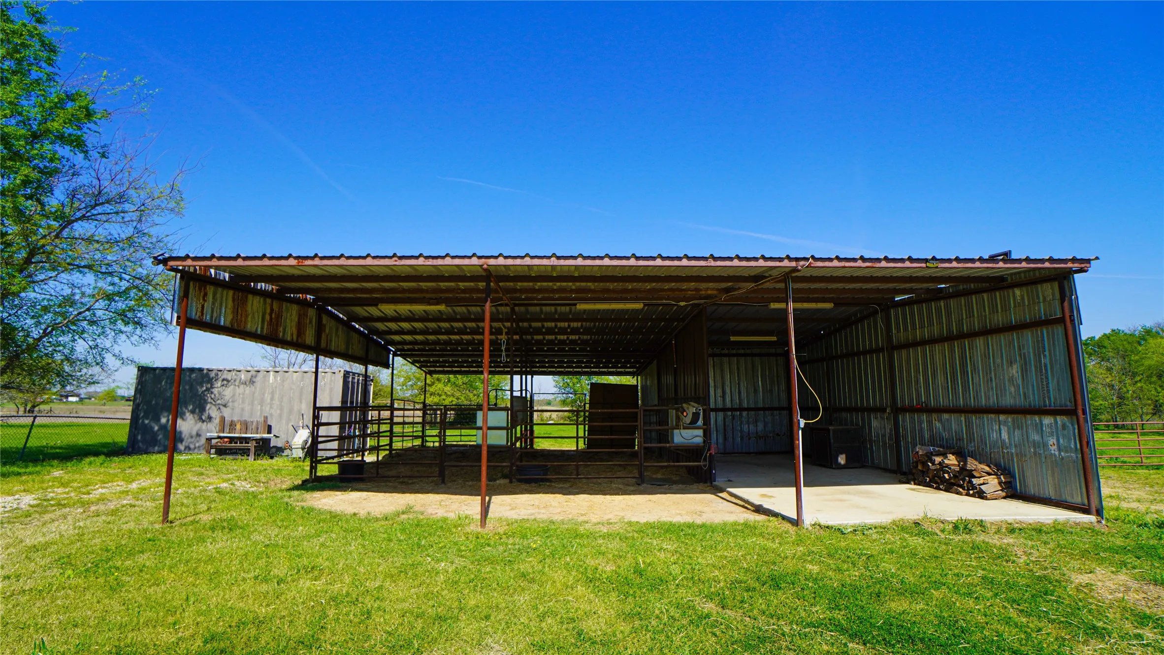 Single Family Residence For Sale in Kaufman County , 19761 N State Highway 34, Terrell, Texas 75161, 3 Bedroom, 2 Bathroom, Garage spaces, 1,720 Sqft, built in 1971, mls#21387996, Real Estate Agent in Terrell, Homes For Sale in Kaufman county, Homes For Sale in Terrell, Realtor in Terrell Texas, Real Estate Brokerage Independent Realty Texas, Luminita Cordes Realtor
