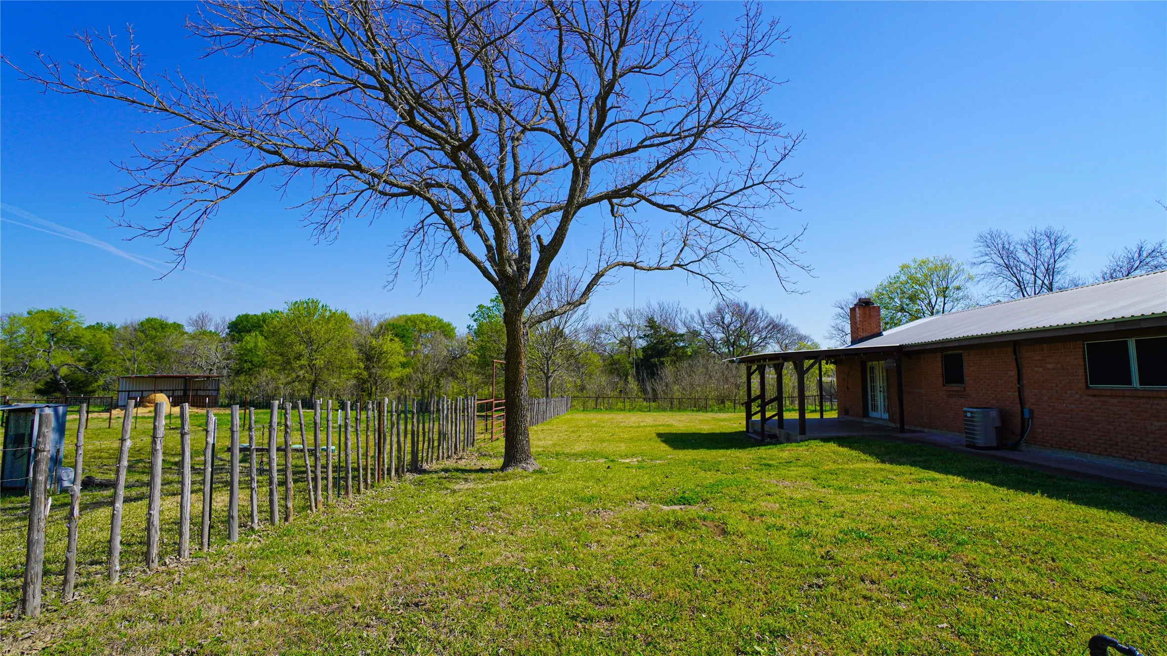 Single Family Residence For Sale in Kaufman County , 19761 N State Highway 34, Terrell, Texas 75161, 3 Bedroom, 2 Bathroom, Garage spaces, 1,720 Sqft, built in 1971, mls#21387996, Real Estate Agent in Terrell, Homes For Sale in Kaufman county, Homes For Sale in Terrell, Realtor in Terrell Texas, Real Estate Brokerage Independent Realty Texas, Luminita Cordes Realtor