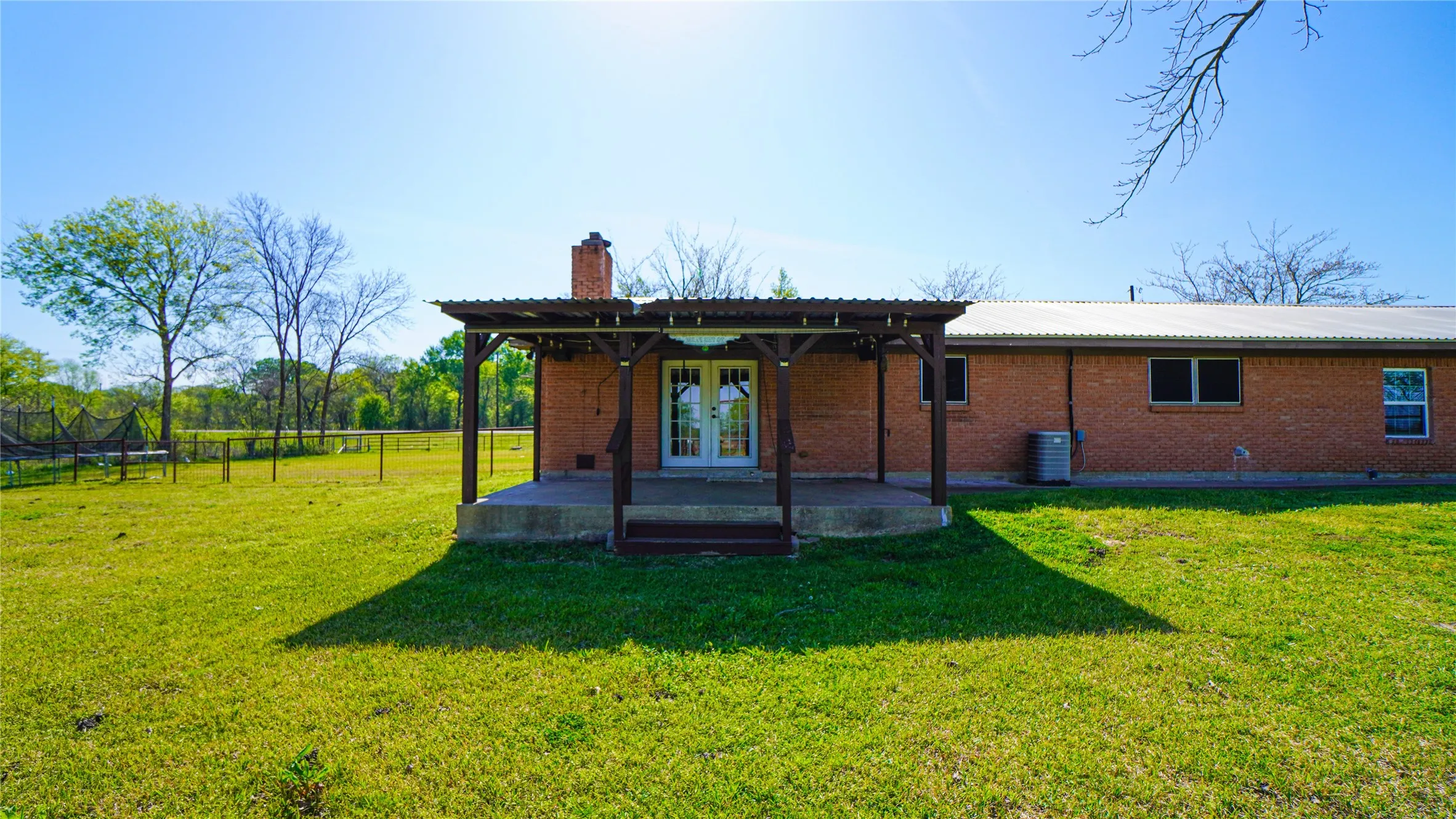 Single Family Residence For Sale in Kaufman County , 19761 N State Highway 34, Terrell, Texas 75161, 3 Bedroom, 2 Bathroom, Garage spaces, 1,720 Sqft, built in 1971, mls#21387996, Real Estate Agent in Terrell, Homes For Sale in Kaufman county, Homes For Sale in Terrell, Realtor in Terrell Texas, Real Estate Brokerage Independent Realty Texas, Luminita Cordes Realtor