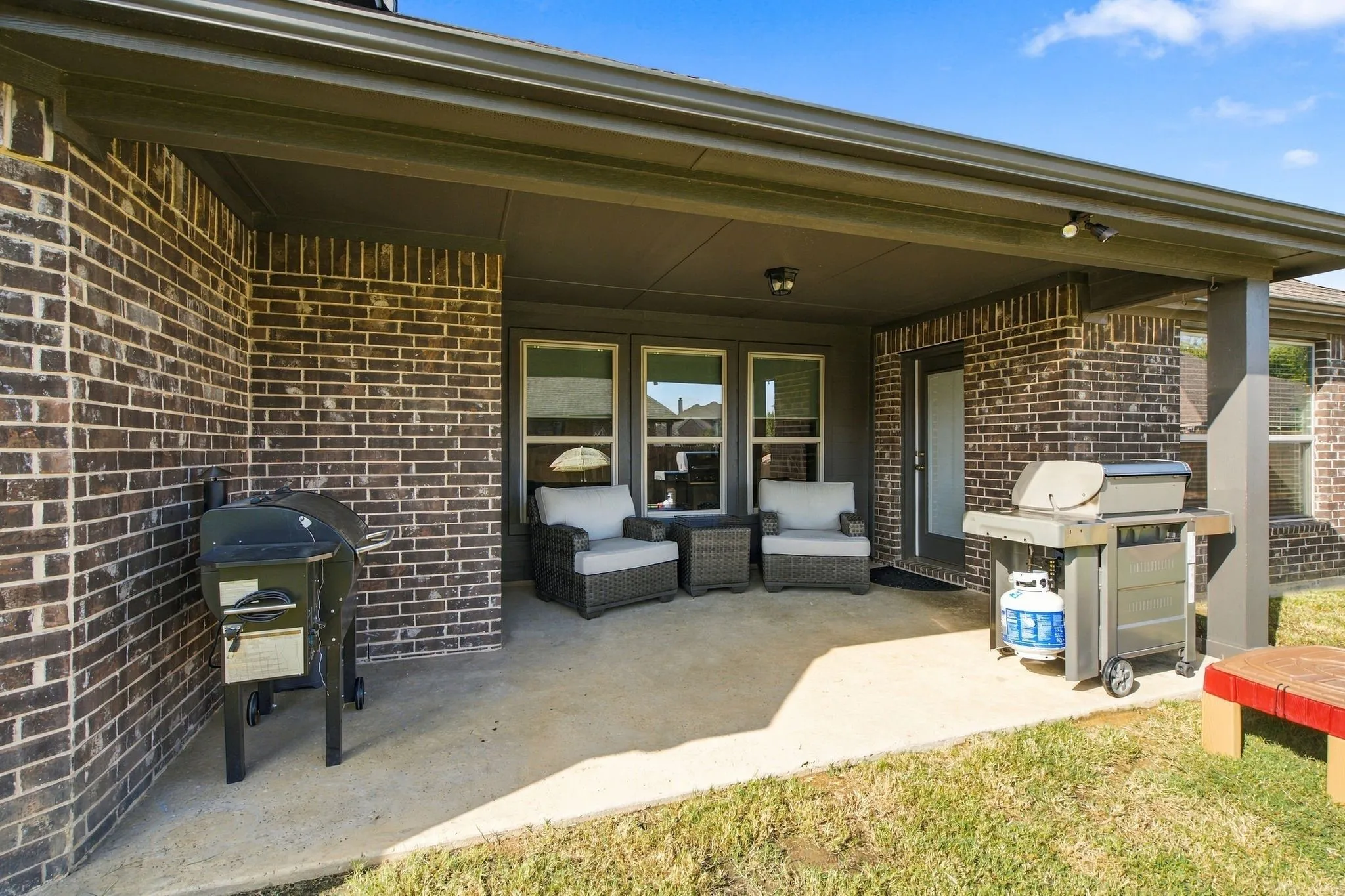 Large covered back patio.