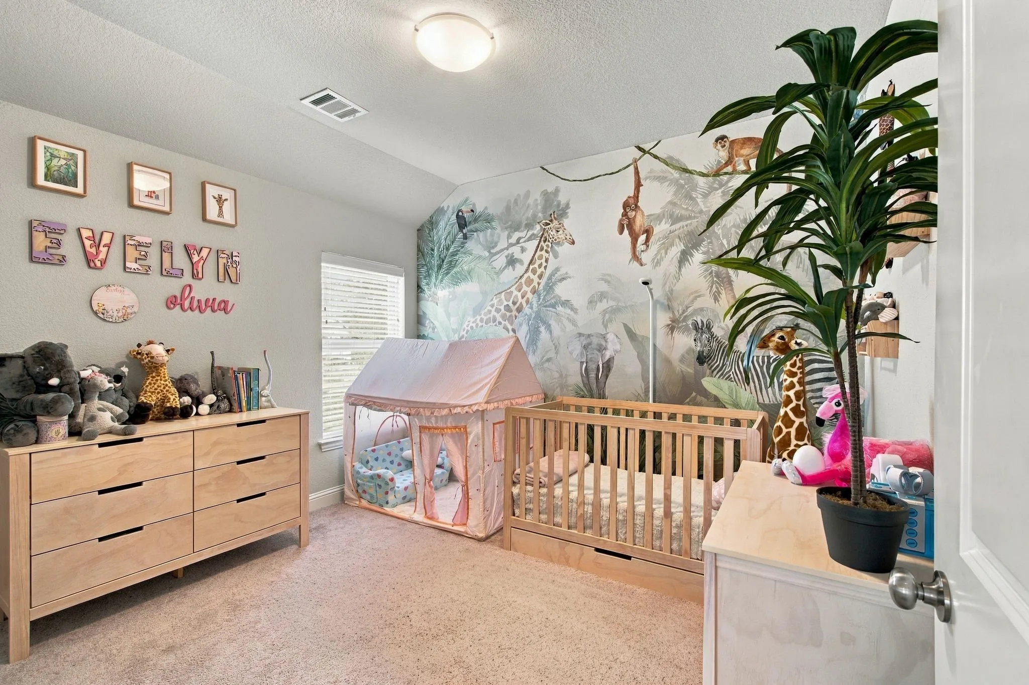 Single Family Residence For Sale in Johnson County , 288 Brazos Street, Burleson, Texas 76028, 3 Bedroom, 3 Bathroom, 2 Garage spaces, 2,992 Sqft, built in 2019, mls#21387280, Real Estate Agent in Burleson, Homes For Sale in Johnson county, Homes For Sale in Burleson, Realtor in Burleson Texas, Real Estate Brokerage Independent Realty Texas, Luminita Cordes Realtor