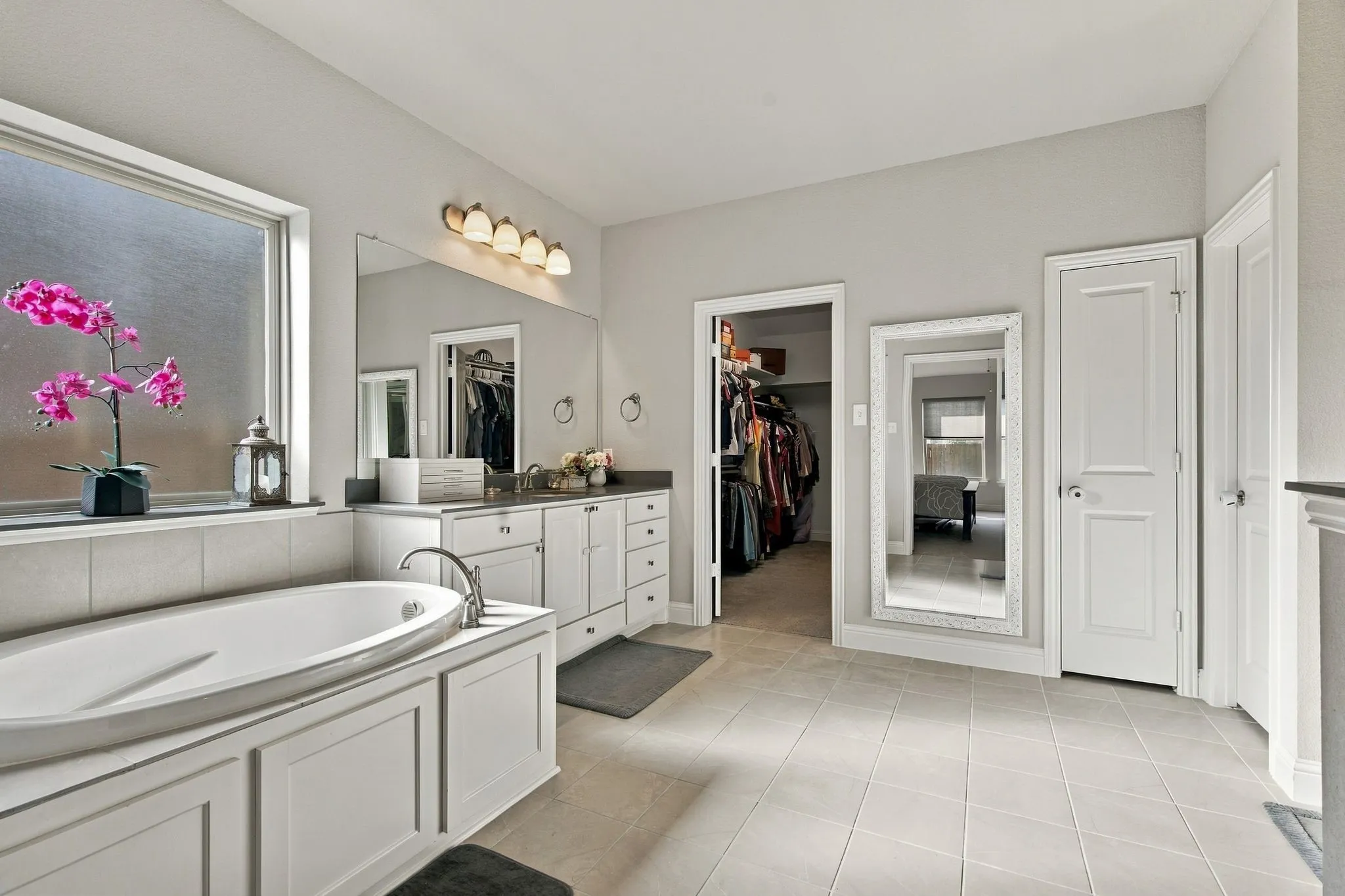 Spacious en suite!