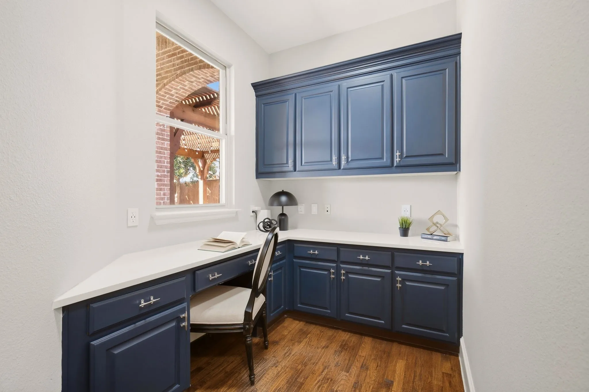 For those who need a second home office, a homework center, hobby/craft area....this is the perfect space for it just off the family room.